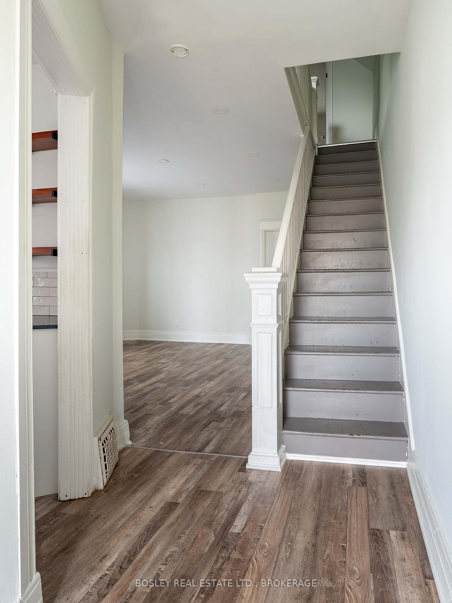 Photo 3 of 5 Herrick Avenue, St. Catharines, E. Chester — HOMEH