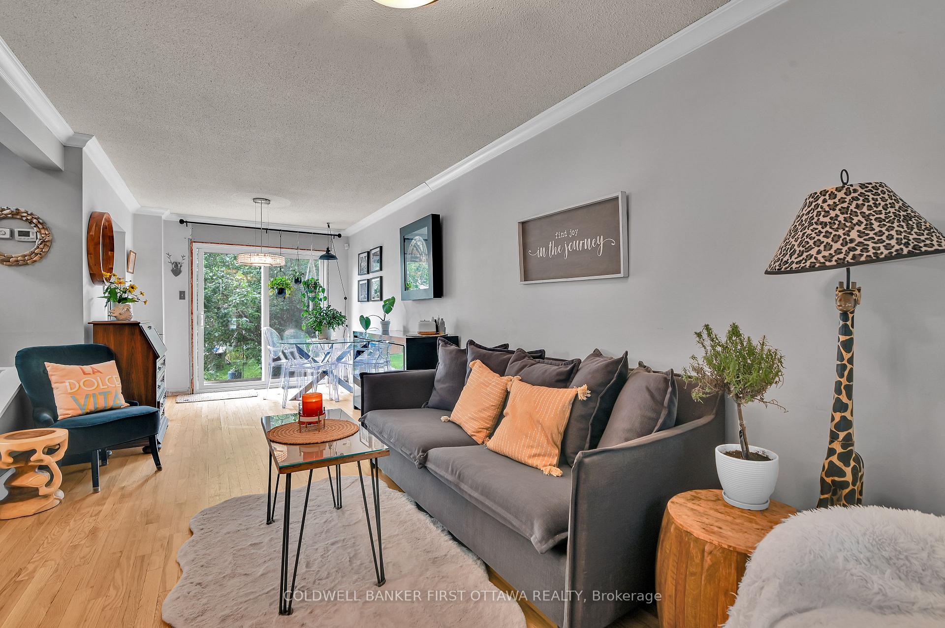 Photo 5 of 2153 East Acres Road, Ottawa, Beacon Hill South — HOMEH