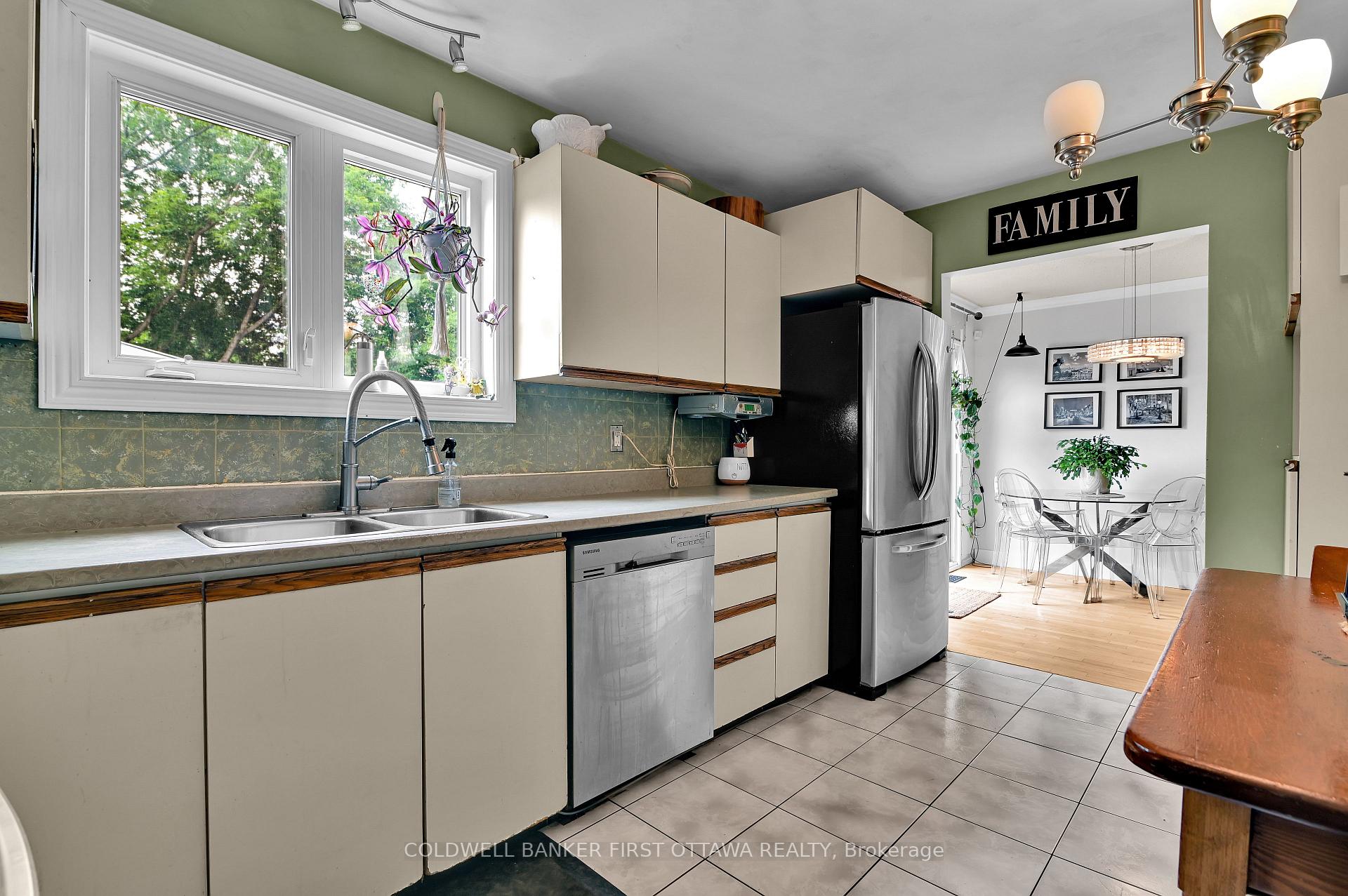 Photo 12 of 2153 East Acres Road, Ottawa, Beacon Hill South — HOMEH