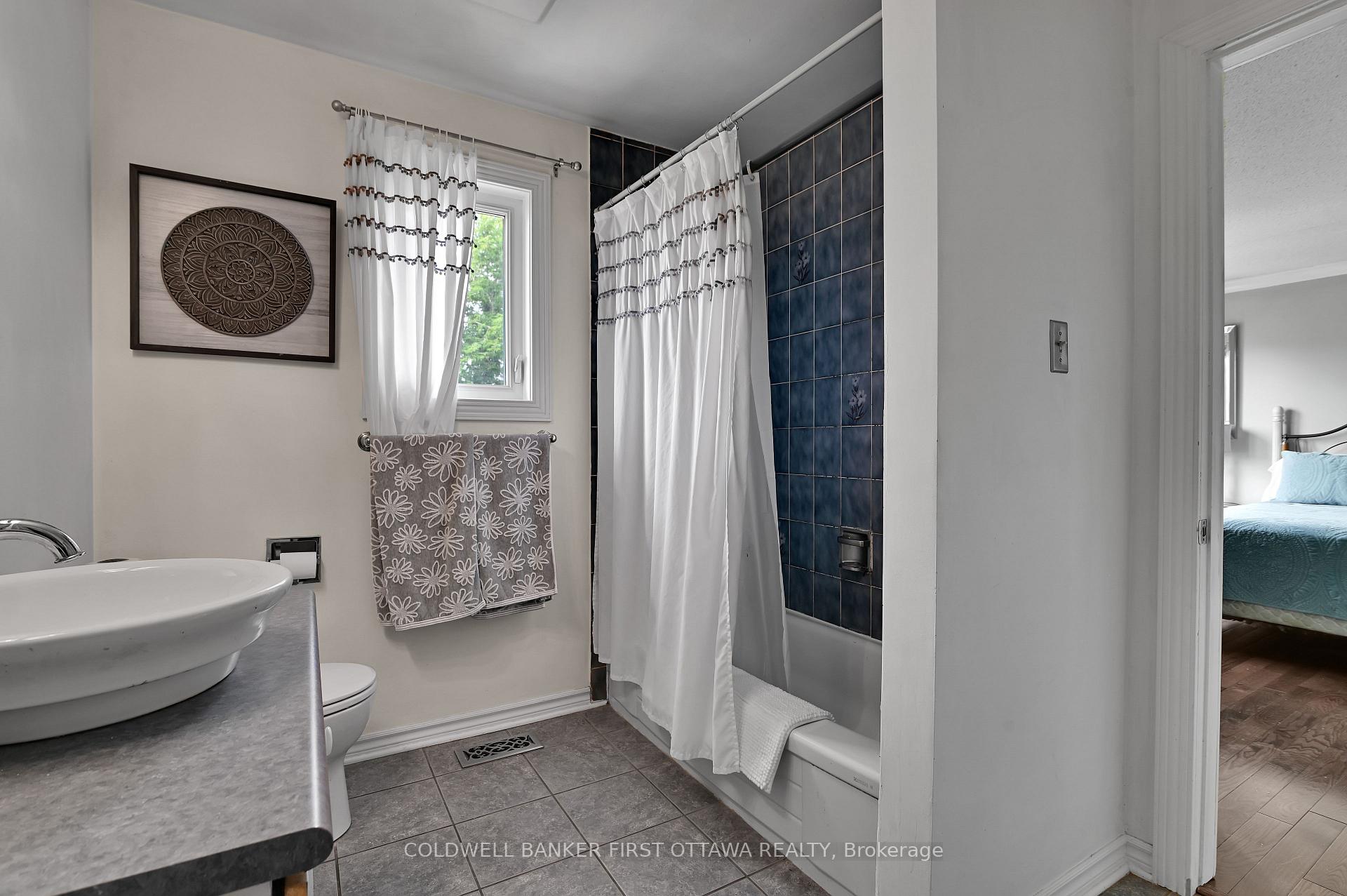 Photo 19 of 2153 East Acres Road, Ottawa, Beacon Hill South — HOMEH