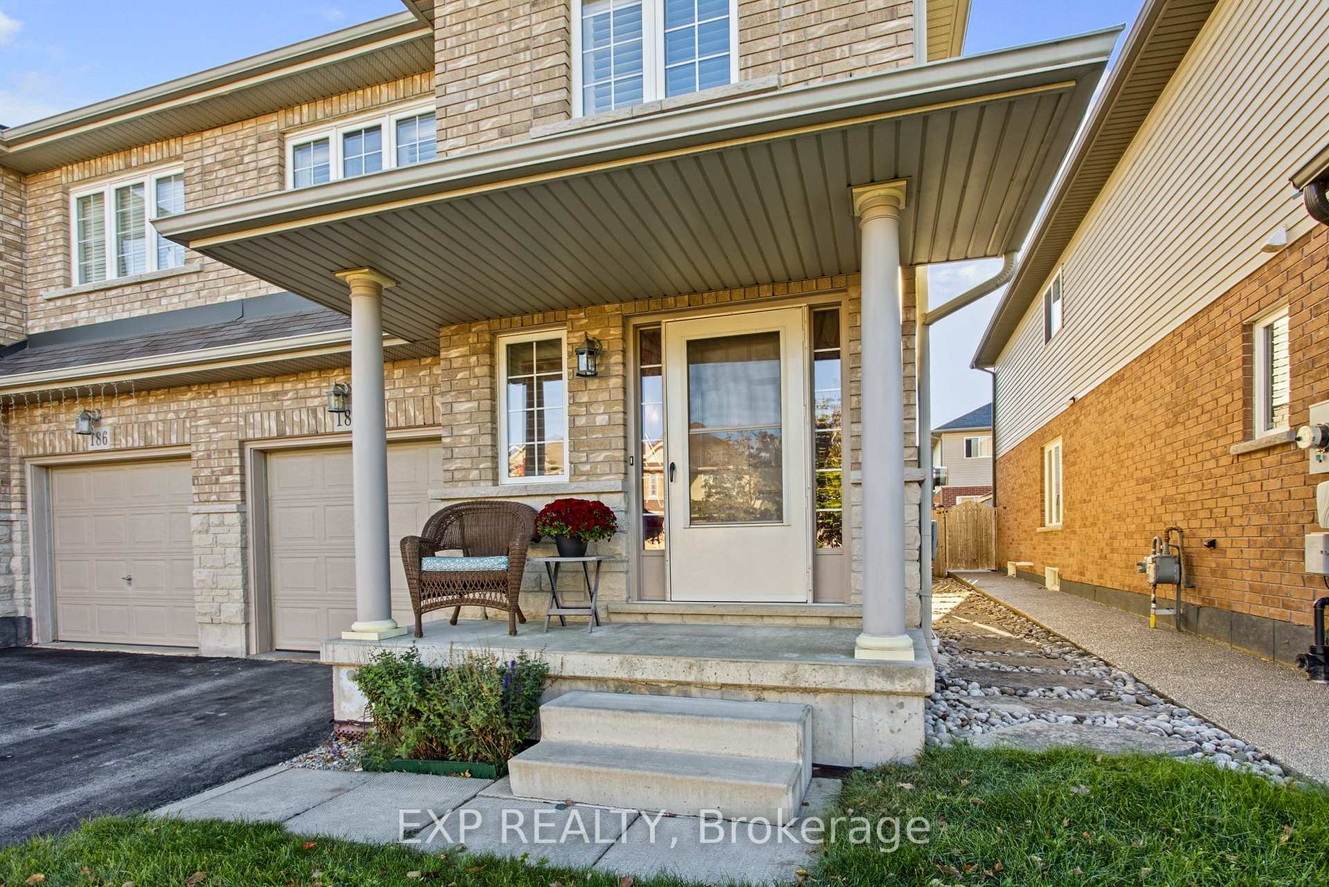 Photo 3 of 184 Pelech Crescent, Hamilton, Rural Glanbrook — HOMEH