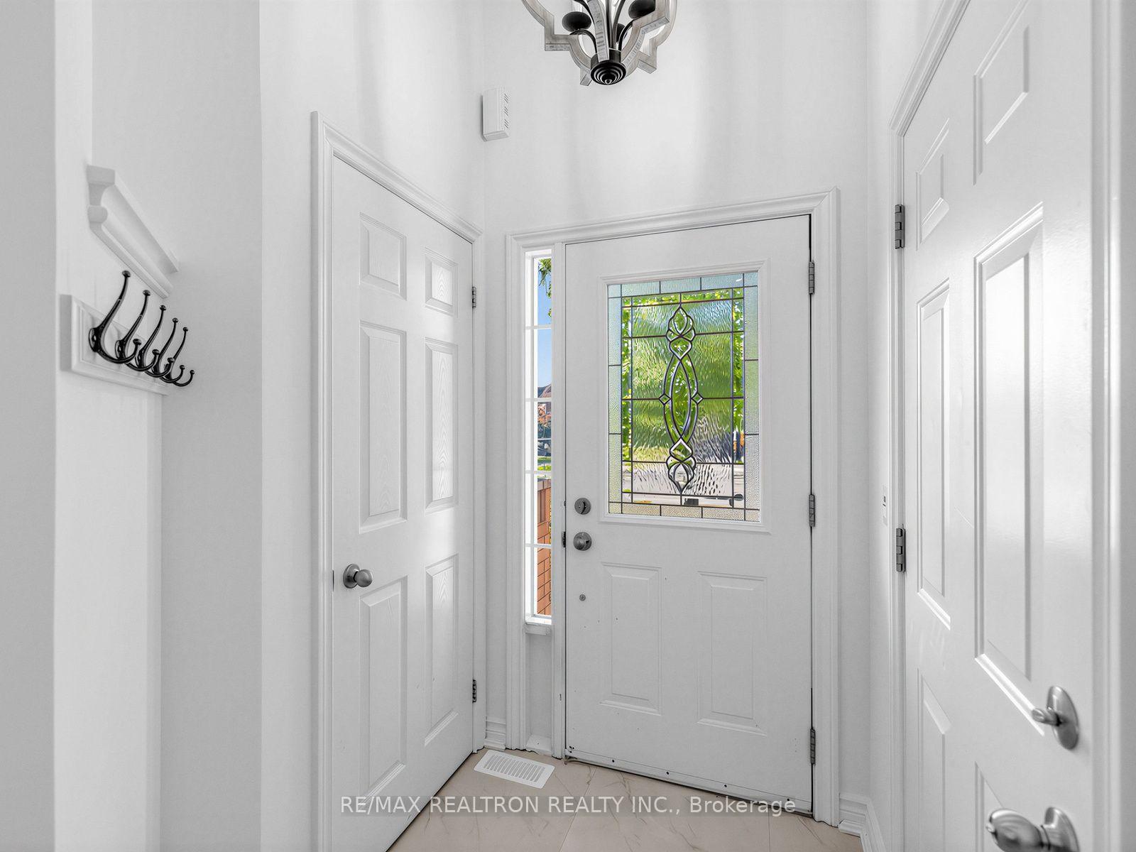 Photo 5 of 174 Millcliff Circle, Aurora, Aurora Grove — HOMEH