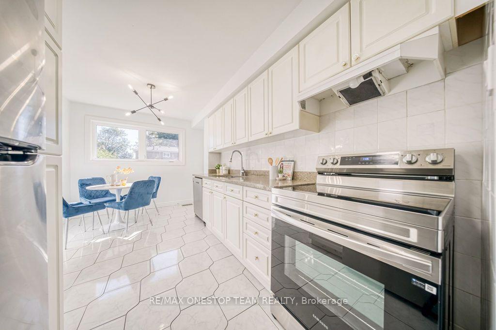 Photo 18 of 73 Houston Crescent, North York, Don Valley Village — HOMEH
