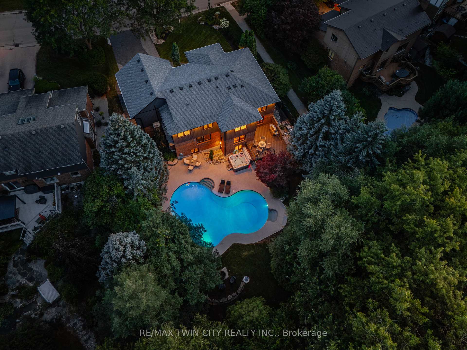 Photo 5 of 50 Roehampton Court, Kitchener, Stanley Park — HOMEH