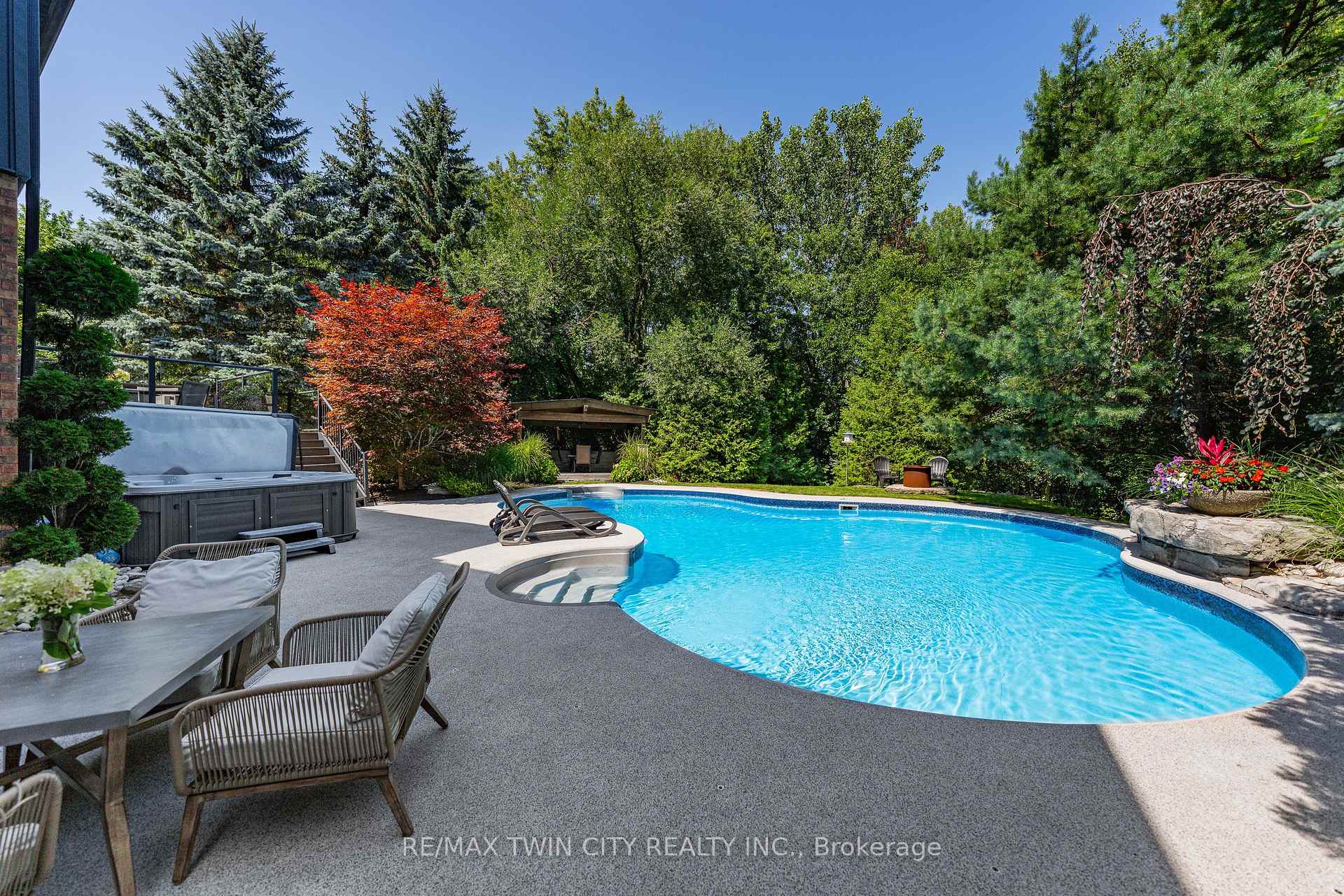 Photo 7 of 50 Roehampton Court, Kitchener, Stanley Park — HOMEH