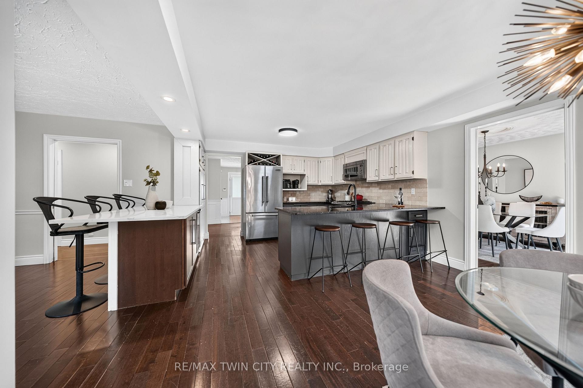 Photo 30 of 50 Roehampton Court, Kitchener, Stanley Park — HOMEH
