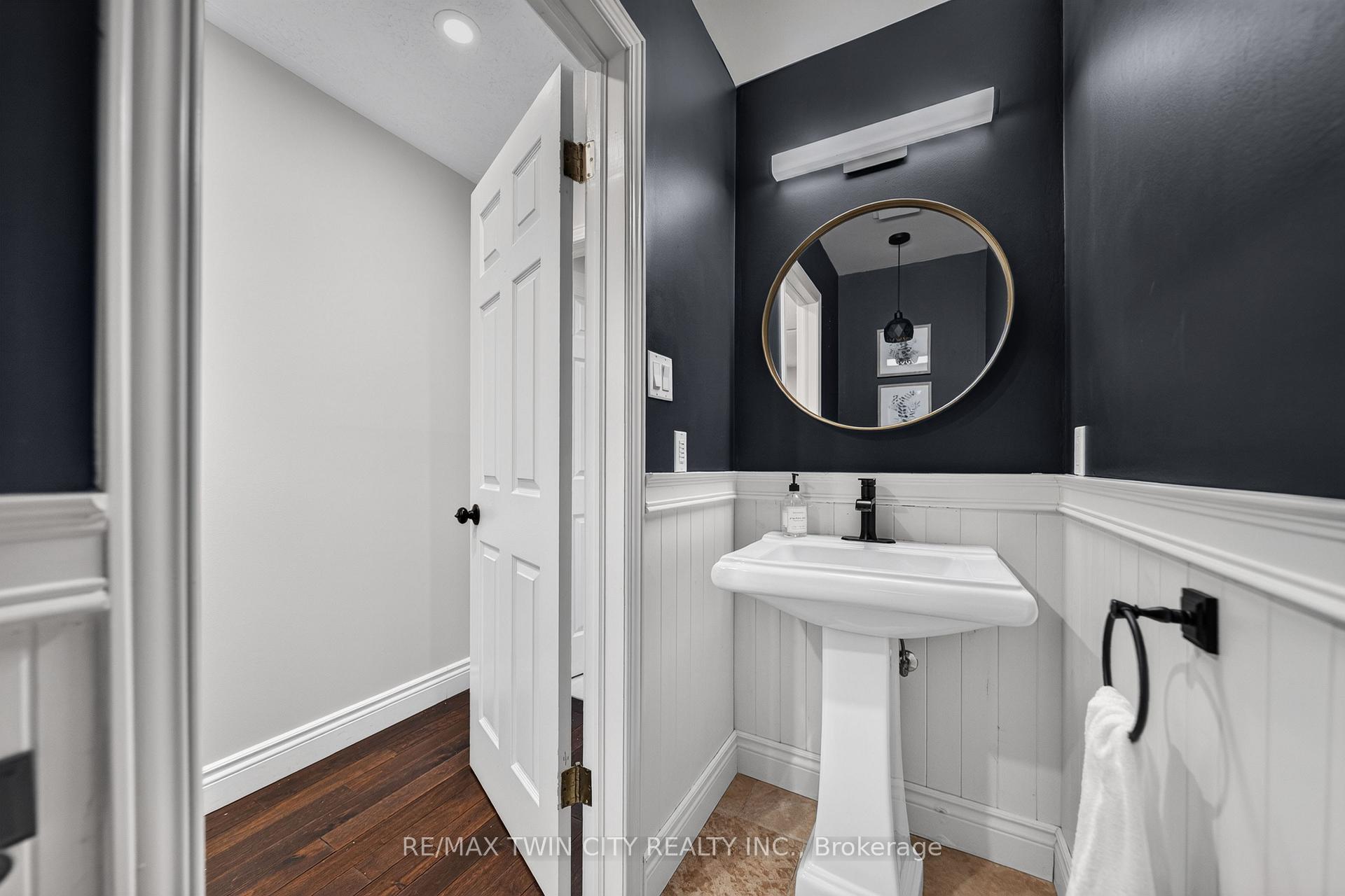 Photo 38 of 50 Roehampton Court, Kitchener, Stanley Park — HOMEH