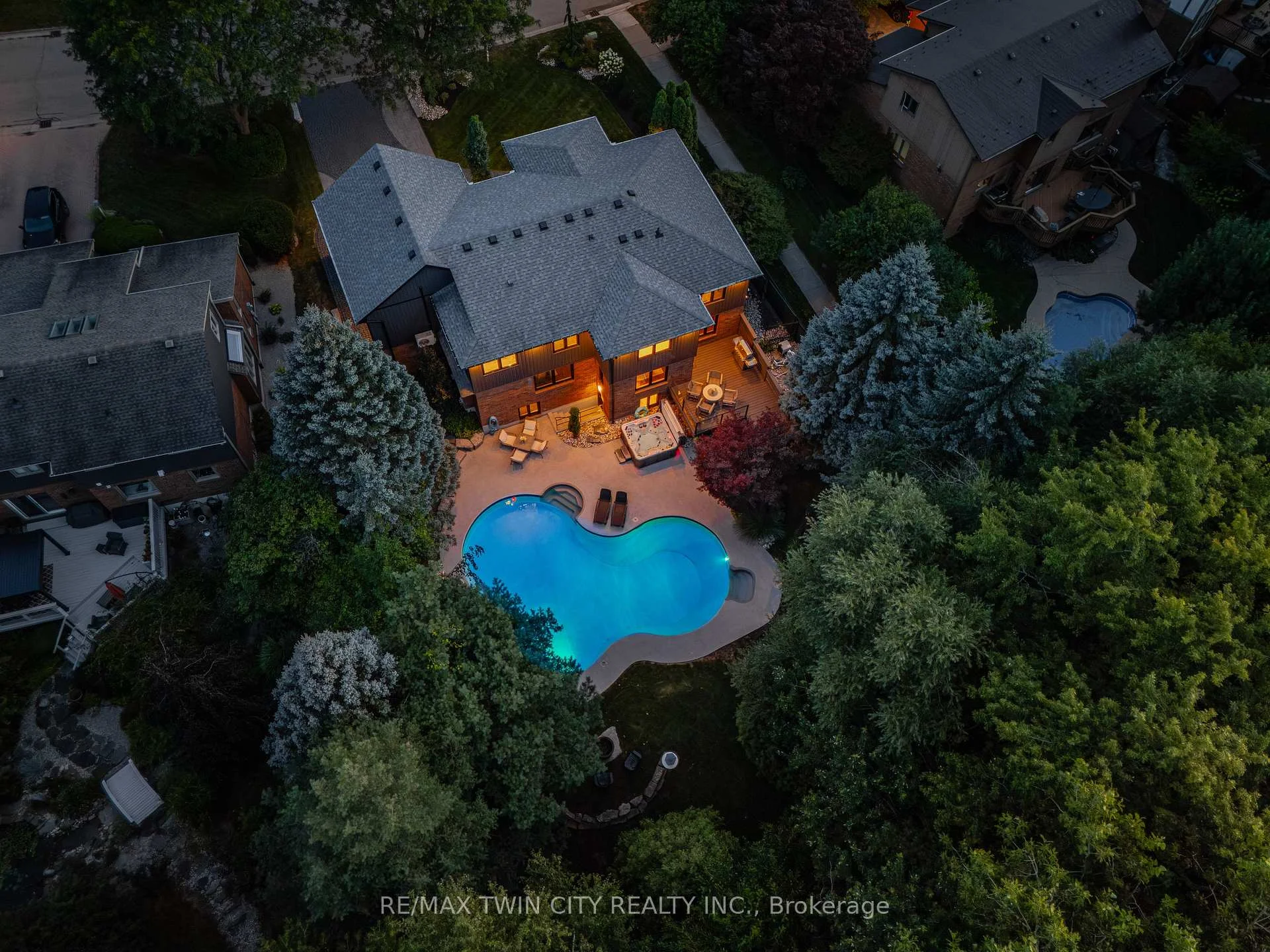 Photo 8 of 50 Roehampton Court, Kitchener, Stanley Park — HOMEH