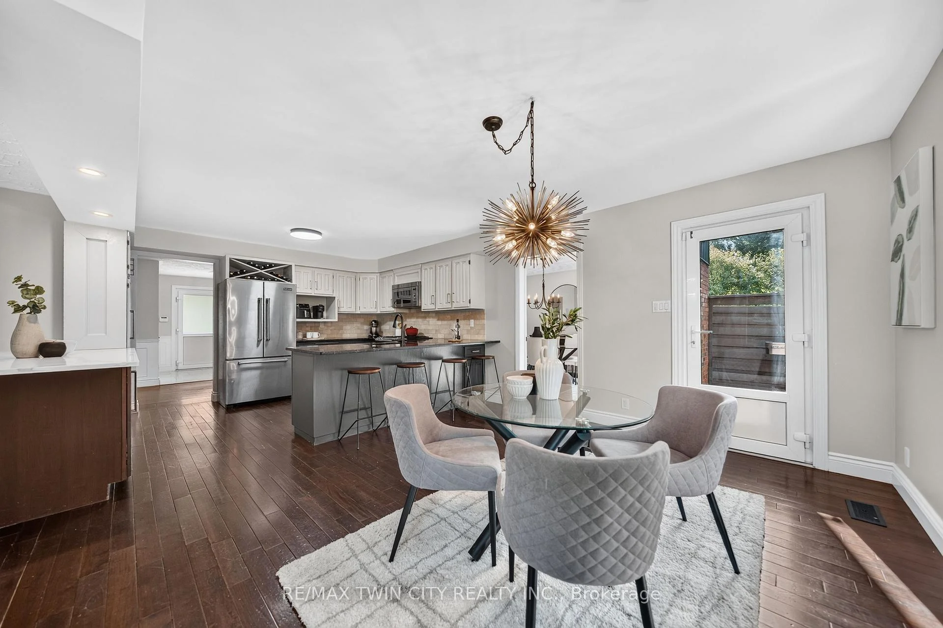 Photo 25 of 50 Roehampton Court, Kitchener, Stanley Park — HOMEH