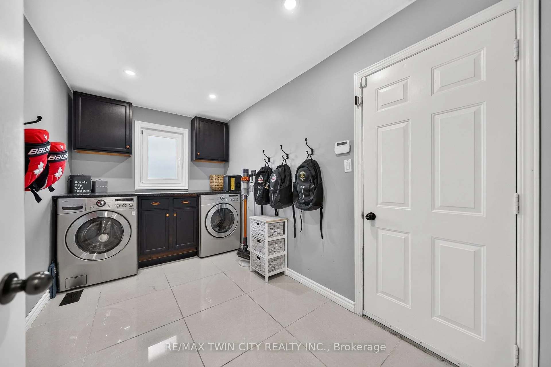 Photo 37 of 50 Roehampton Court, Kitchener, Stanley Park — HOMEH