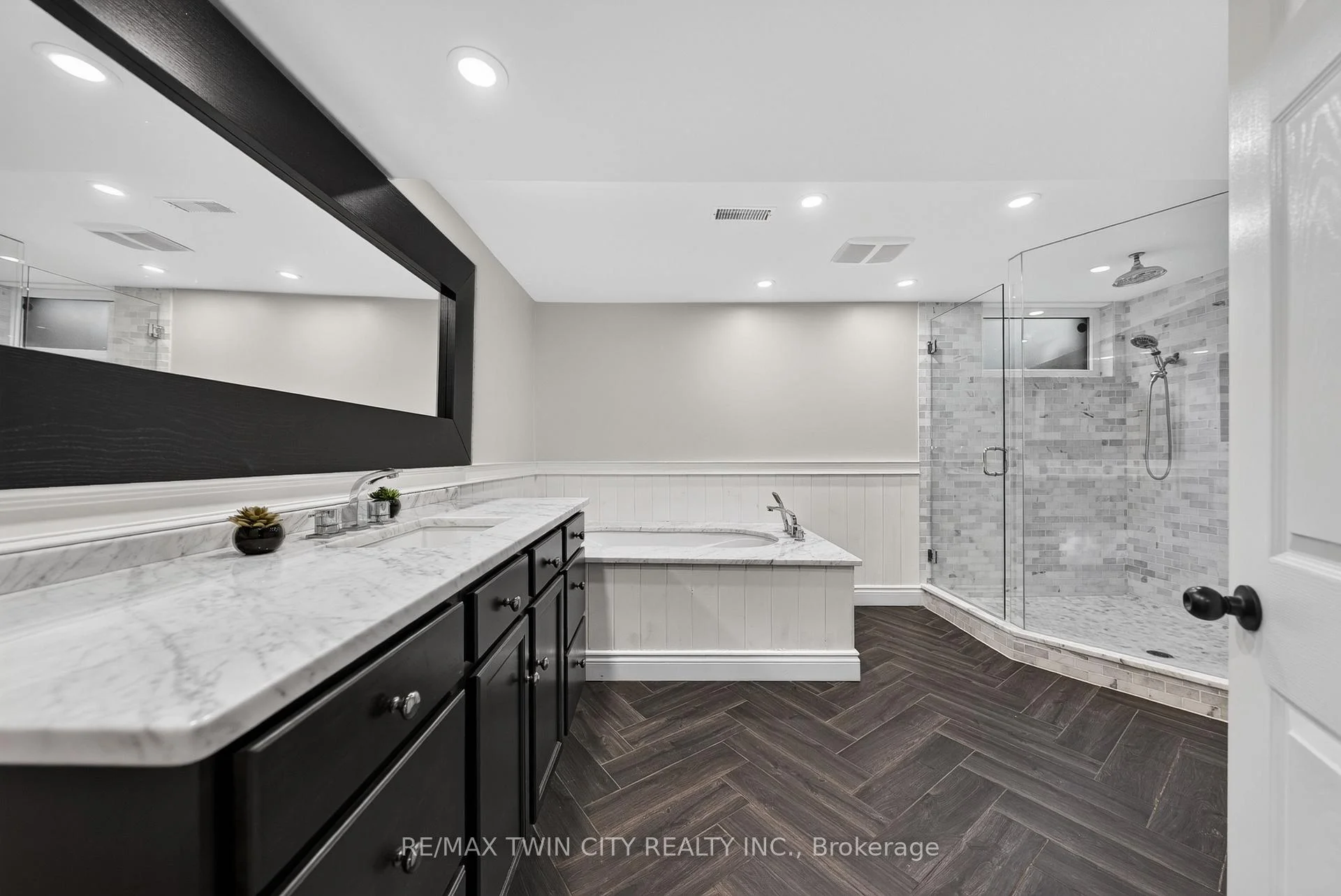 Photo 79 of 50 Roehampton Court, Kitchener, Stanley Park — HOMEH