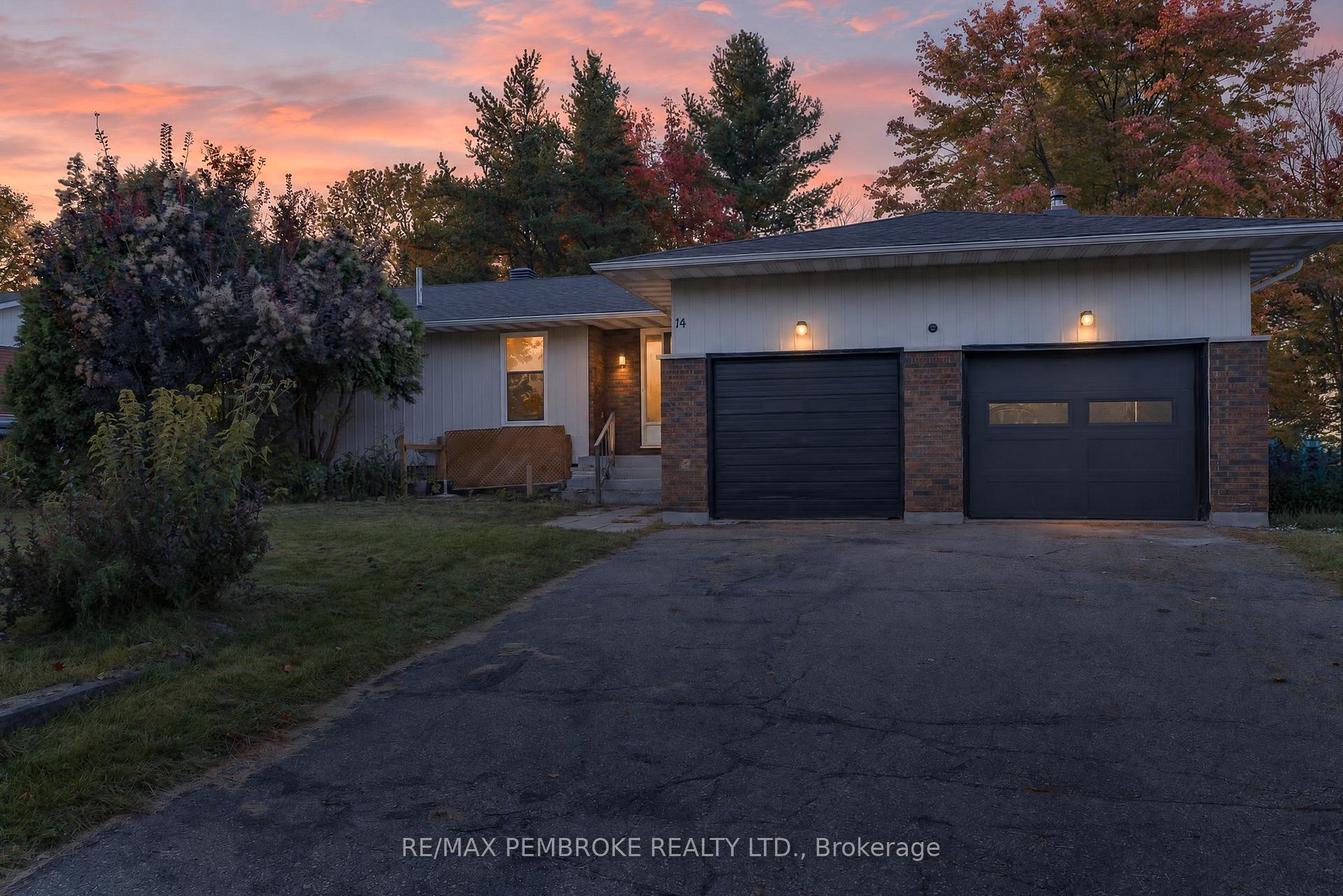 Photo 2 of 14 Roy Street, Petawawa, Petawawa — HOMEH