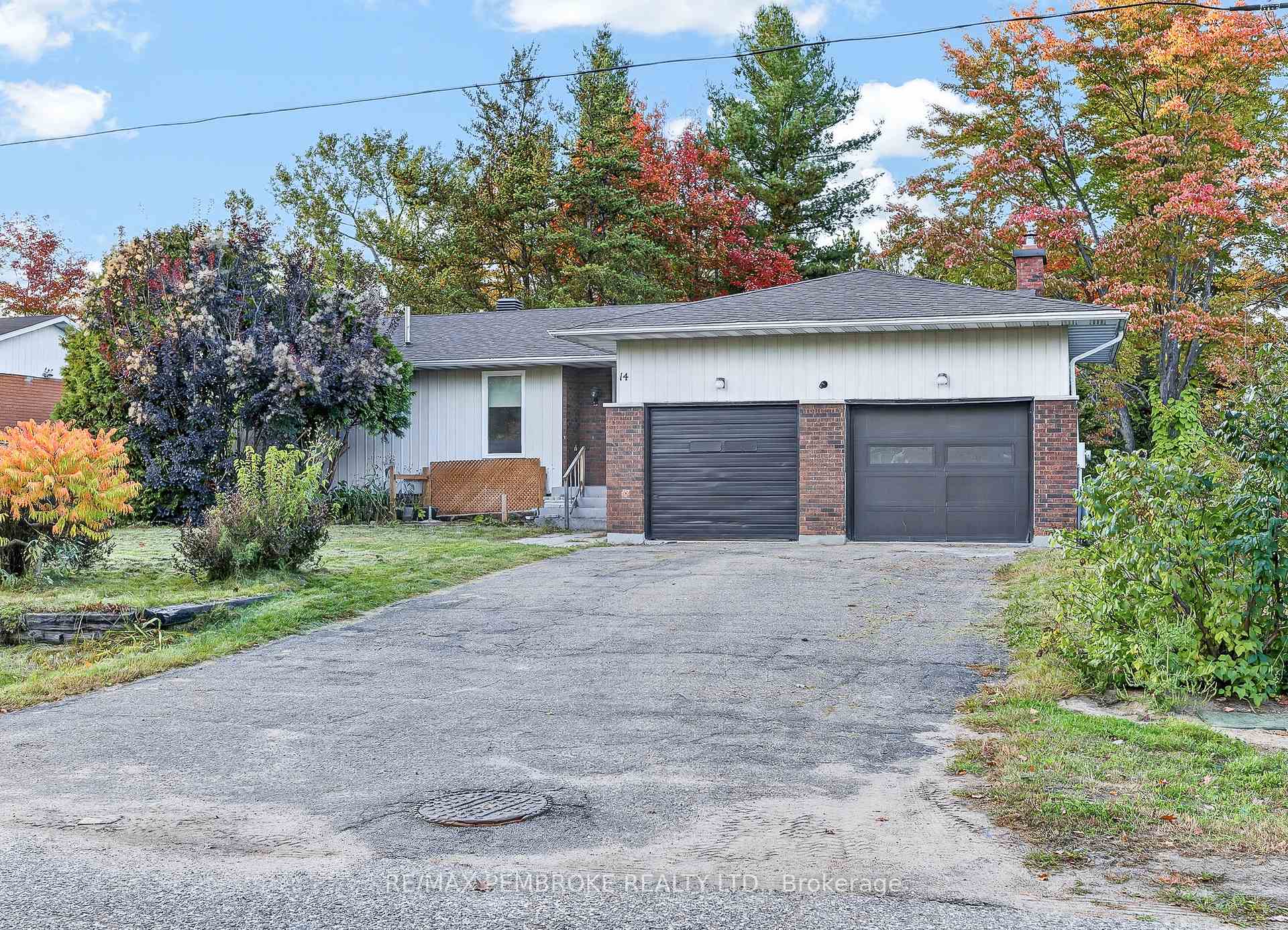 Photo 3 of 14 Roy Street, Petawawa, Petawawa — HOMEH
