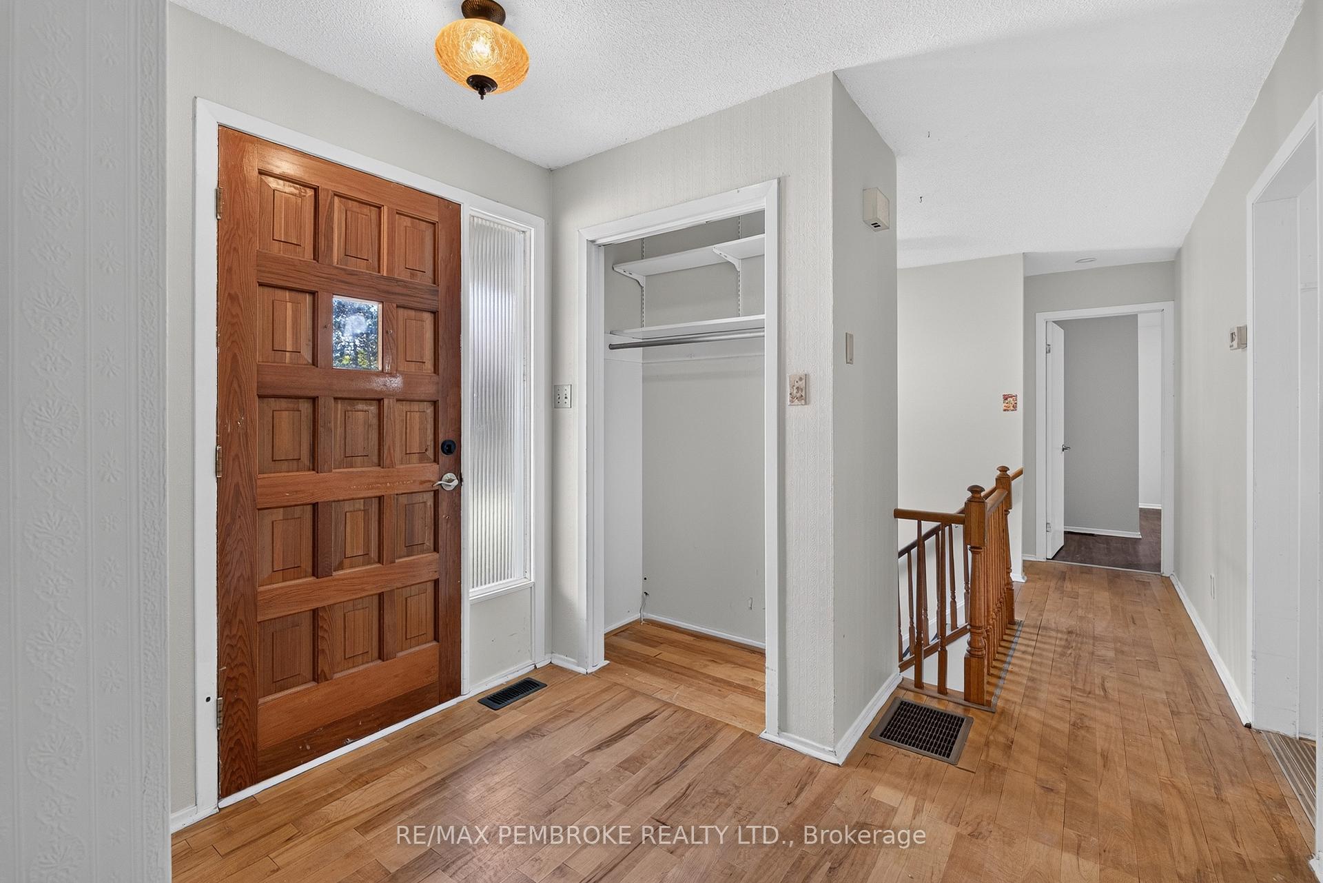 Photo 4 of 14 Roy Street, Petawawa, Petawawa — HOMEH