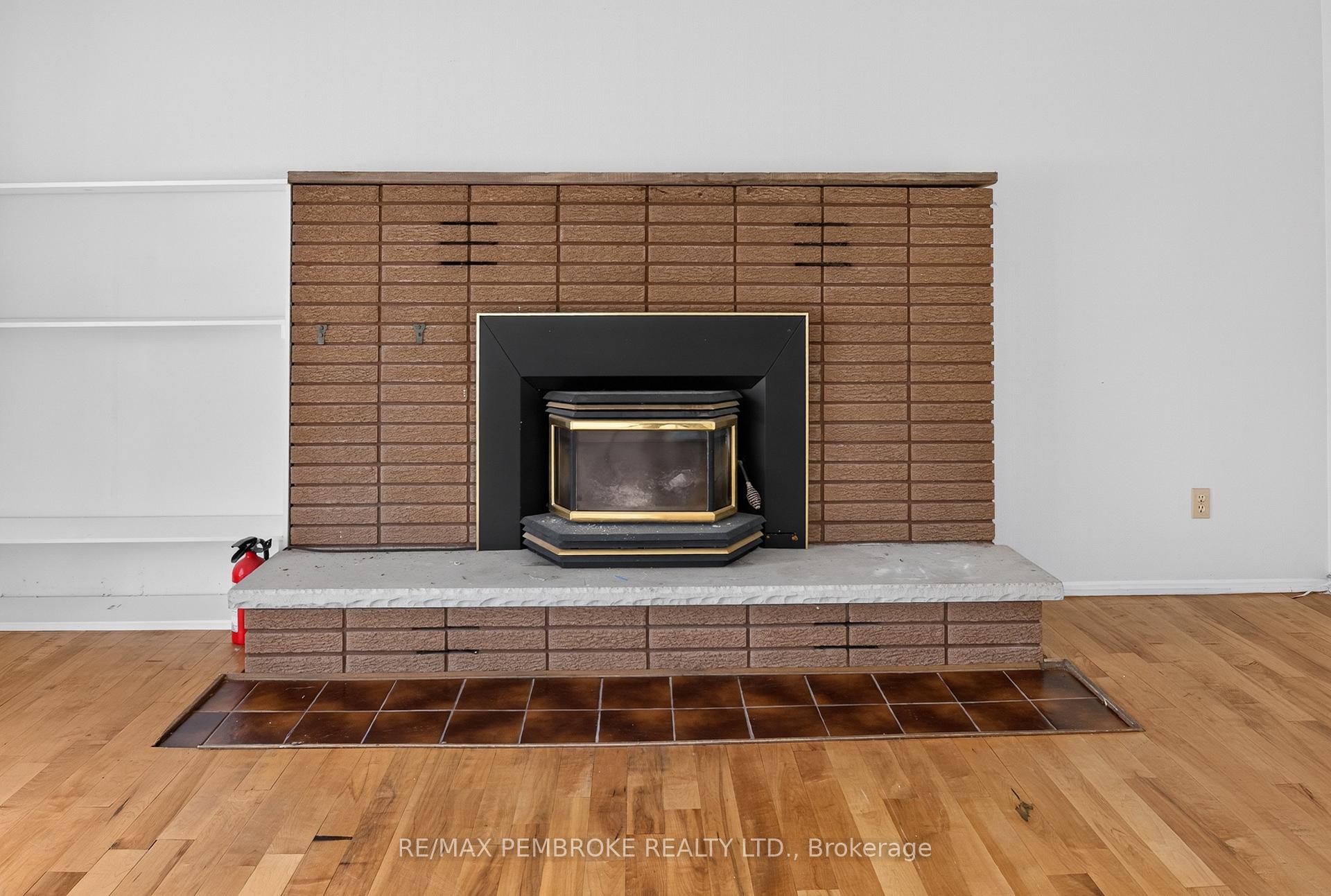 Photo 7 of 14 Roy Street, Petawawa, Petawawa — HOMEH