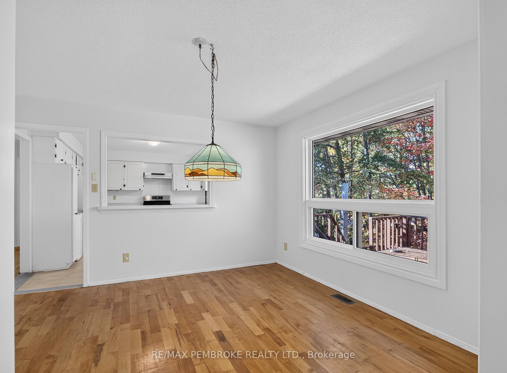Photo 8 of 14 Roy Street, Petawawa, Petawawa — HOMEH