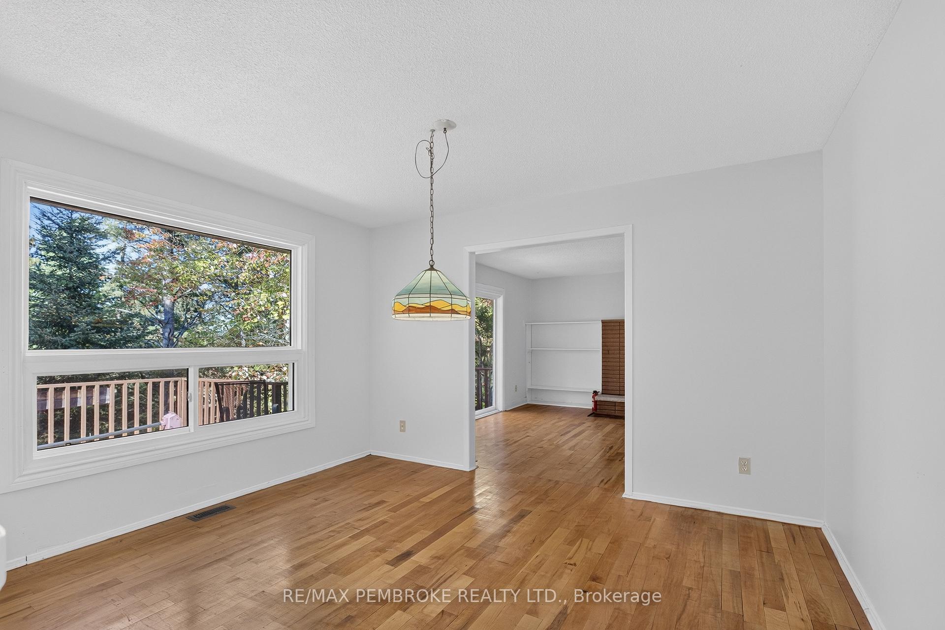 Photo 10 of 14 Roy Street, Petawawa, Petawawa — HOMEH