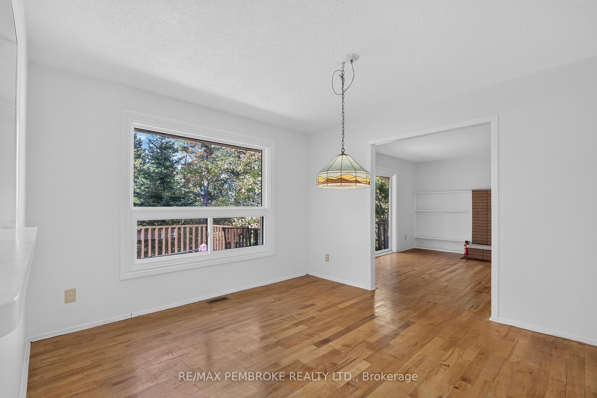 Photo 11 of 14 Roy Street, Petawawa, Petawawa — HOMEH