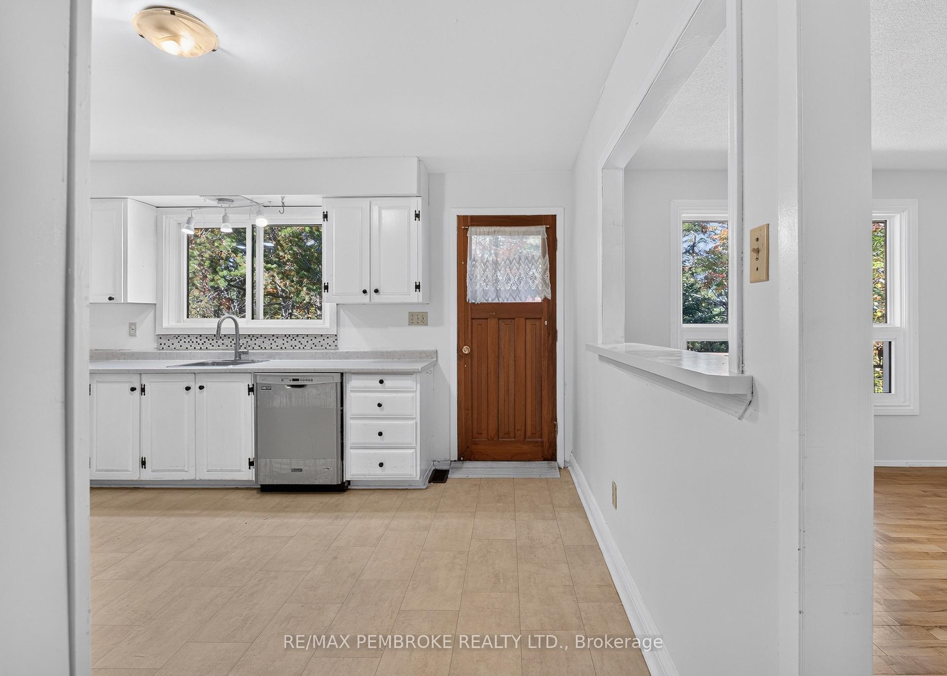 Photo 13 of 14 Roy Street, Petawawa, Petawawa — HOMEH