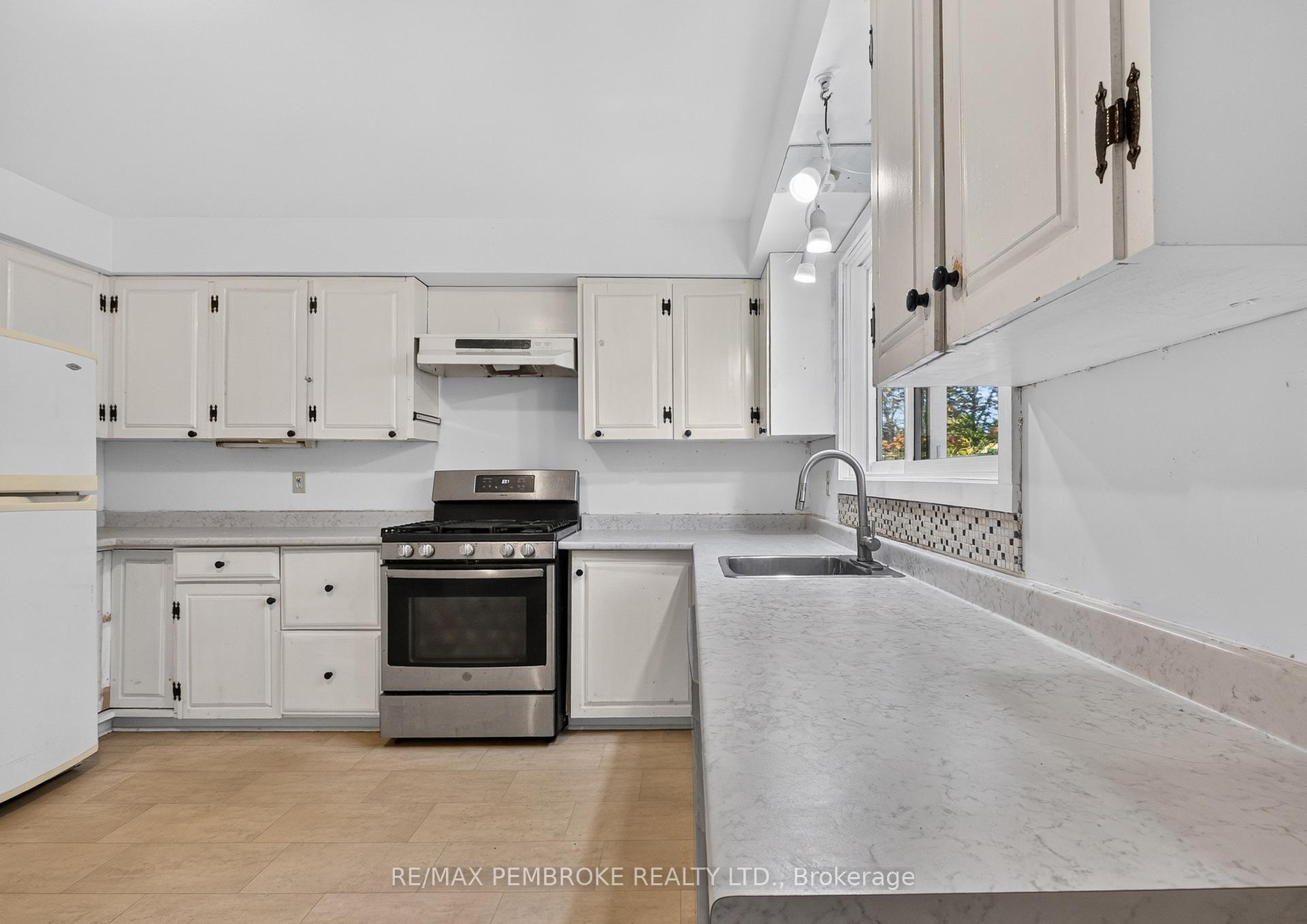 Photo 14 of 14 Roy Street, Petawawa, Petawawa — HOMEH