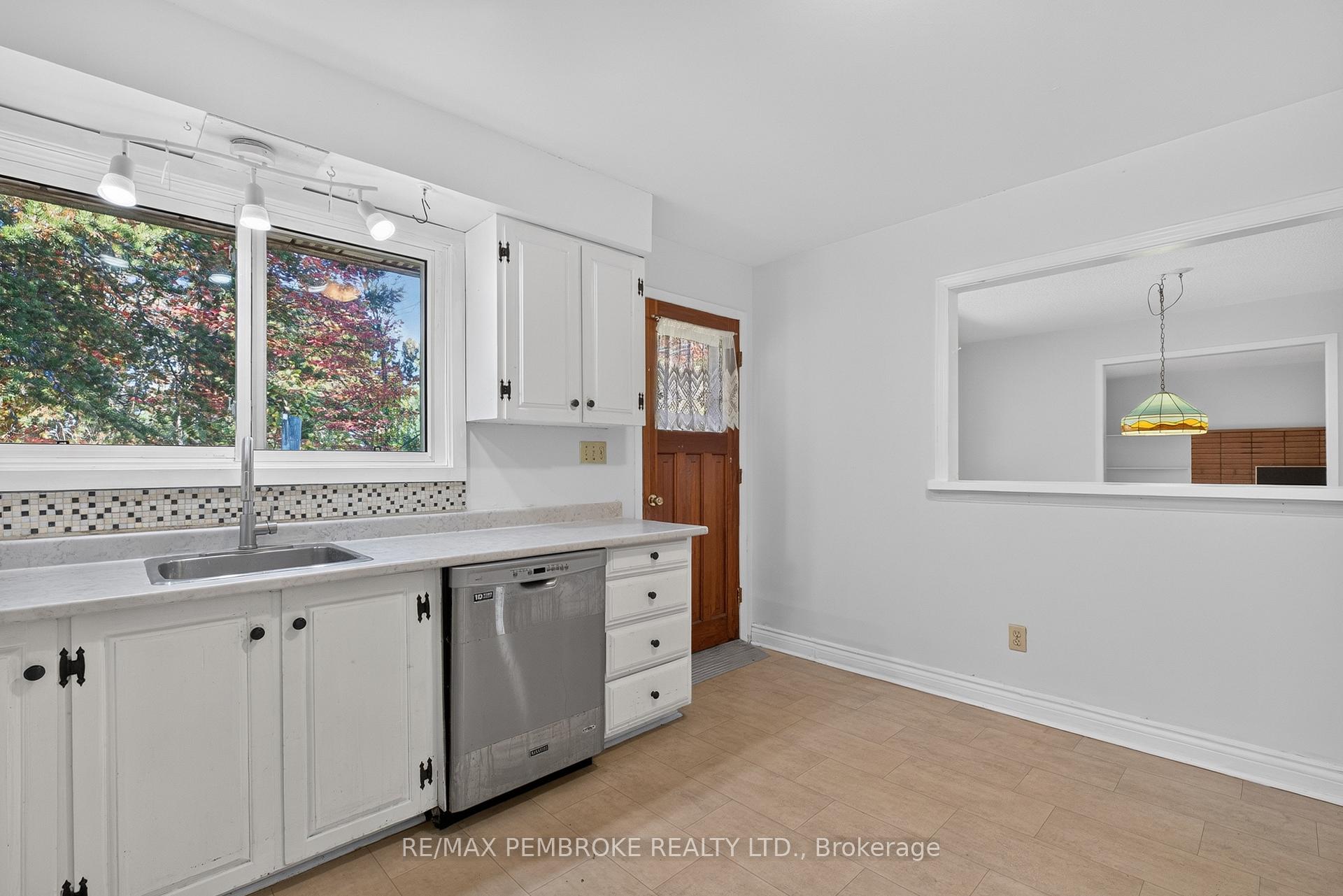 Photo 16 of 14 Roy Street, Petawawa, Petawawa — HOMEH