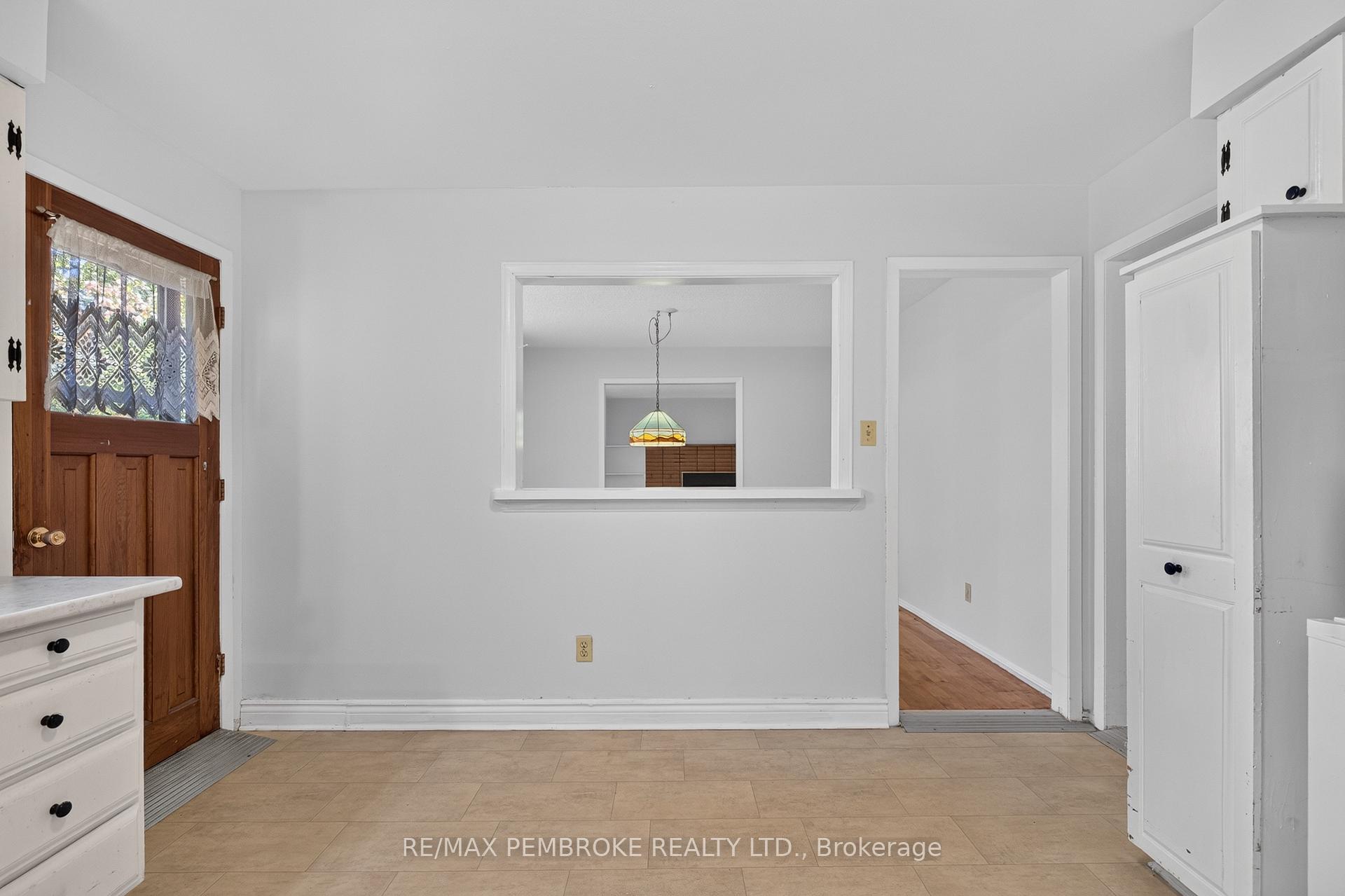 Photo 17 of 14 Roy Street, Petawawa, Petawawa — HOMEH