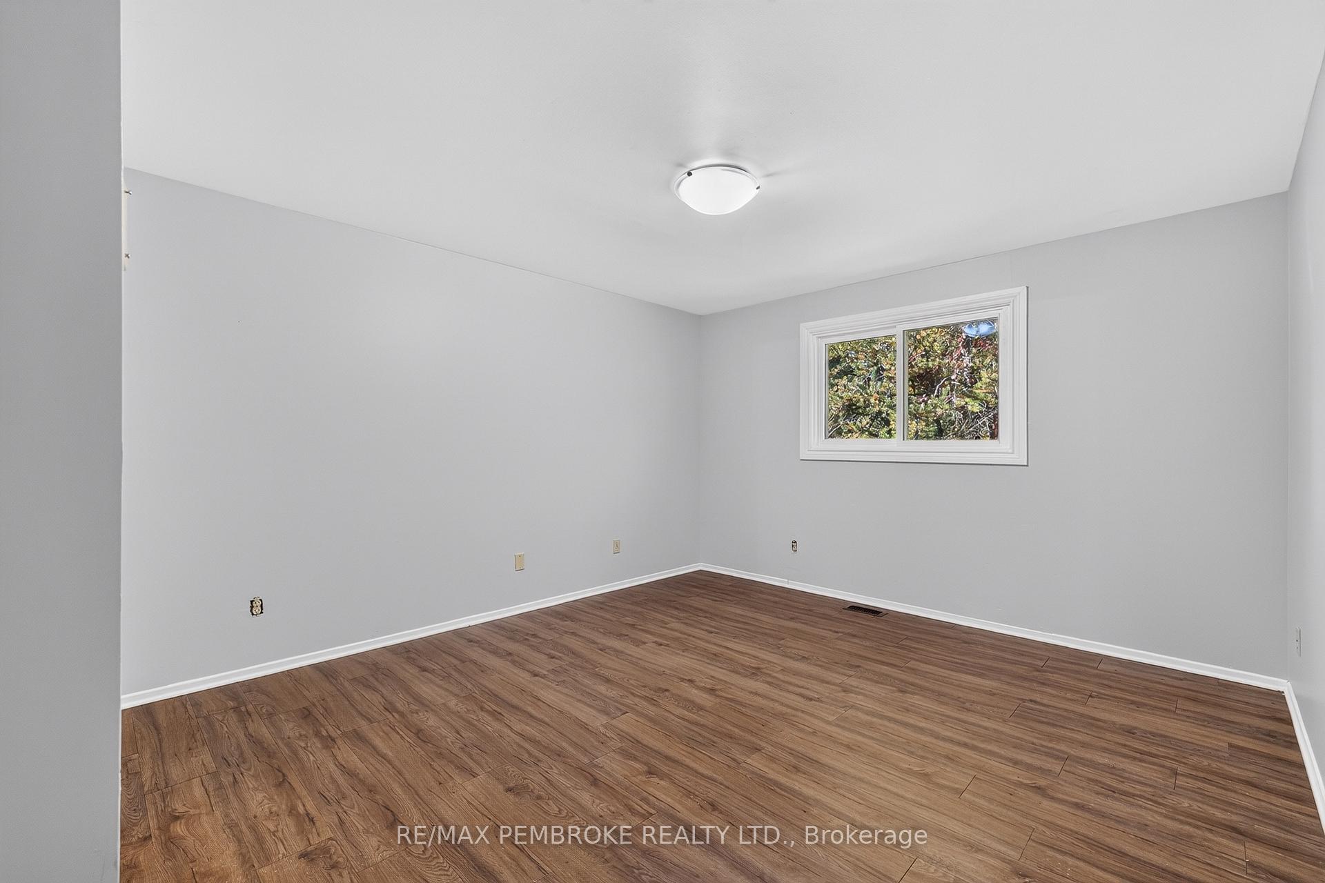 Photo 21 of 14 Roy Street, Petawawa, Petawawa — HOMEH