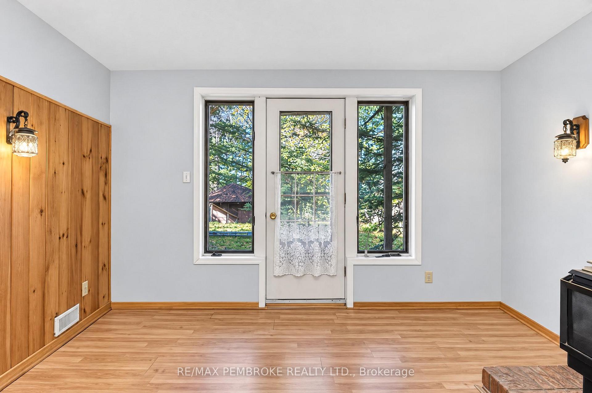 Photo 33 of 14 Roy Street, Petawawa, Petawawa — HOMEH