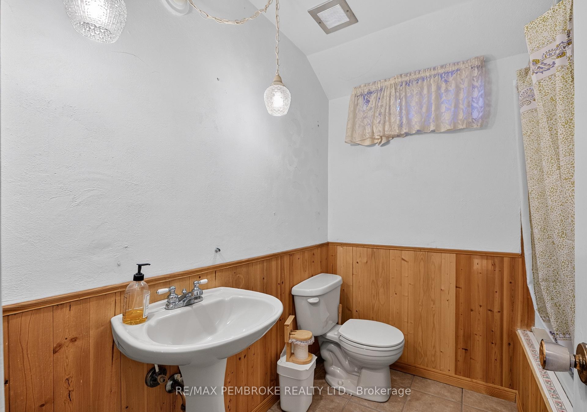Photo 37 of 14 Roy Street, Petawawa, Petawawa — HOMEH