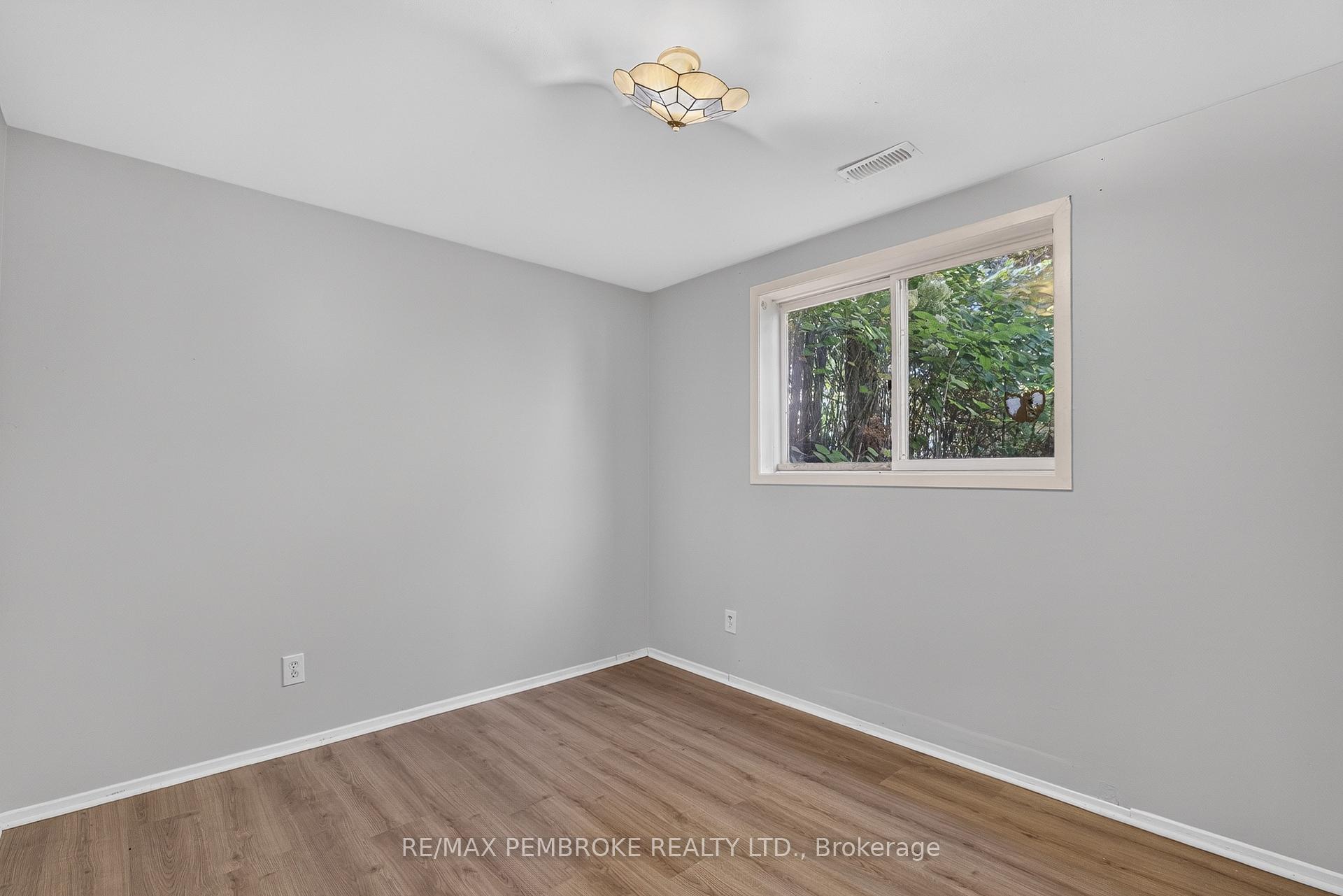 Photo 39 of 14 Roy Street, Petawawa, Petawawa — HOMEH