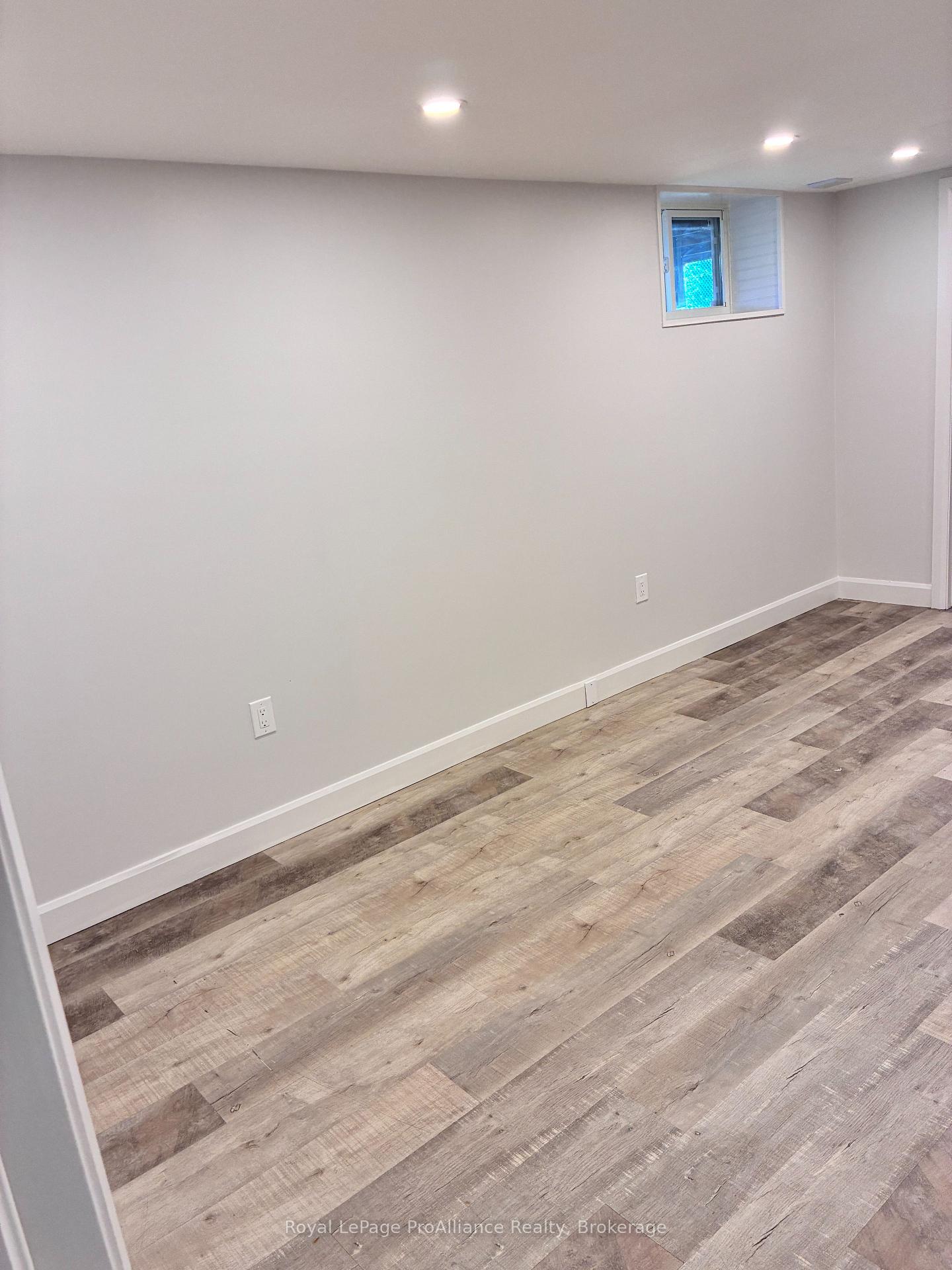 Photo 10 of Unit B, 44 North Park Gardens, Belleville, Belleville Ward — HOMEH