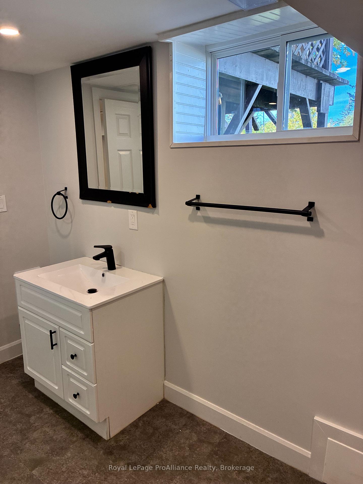 Photo 15 of Unit B, 44 North Park Gardens, Belleville, Belleville Ward — HOMEH