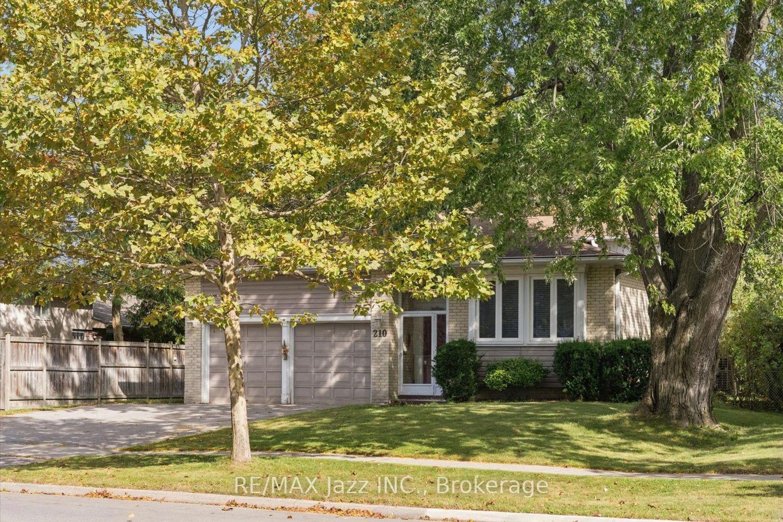 Photo 3 of 210 Murray Drive, Aurora, Aurora Highlands — HOMEH
