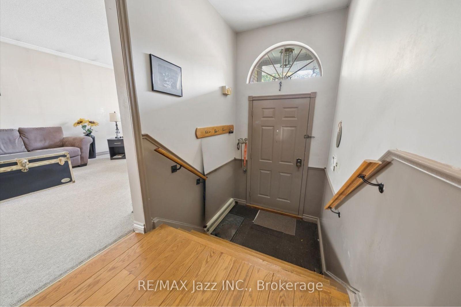 Photo 7 of 210 Murray Drive, Aurora, Aurora Highlands — HOMEH