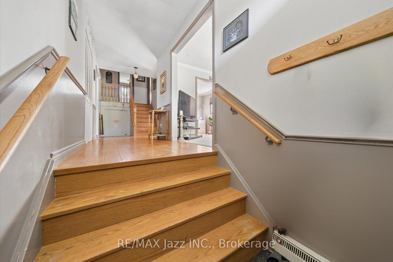 Photo 8 of 210 Murray Drive, Aurora, Aurora Highlands — HOMEH