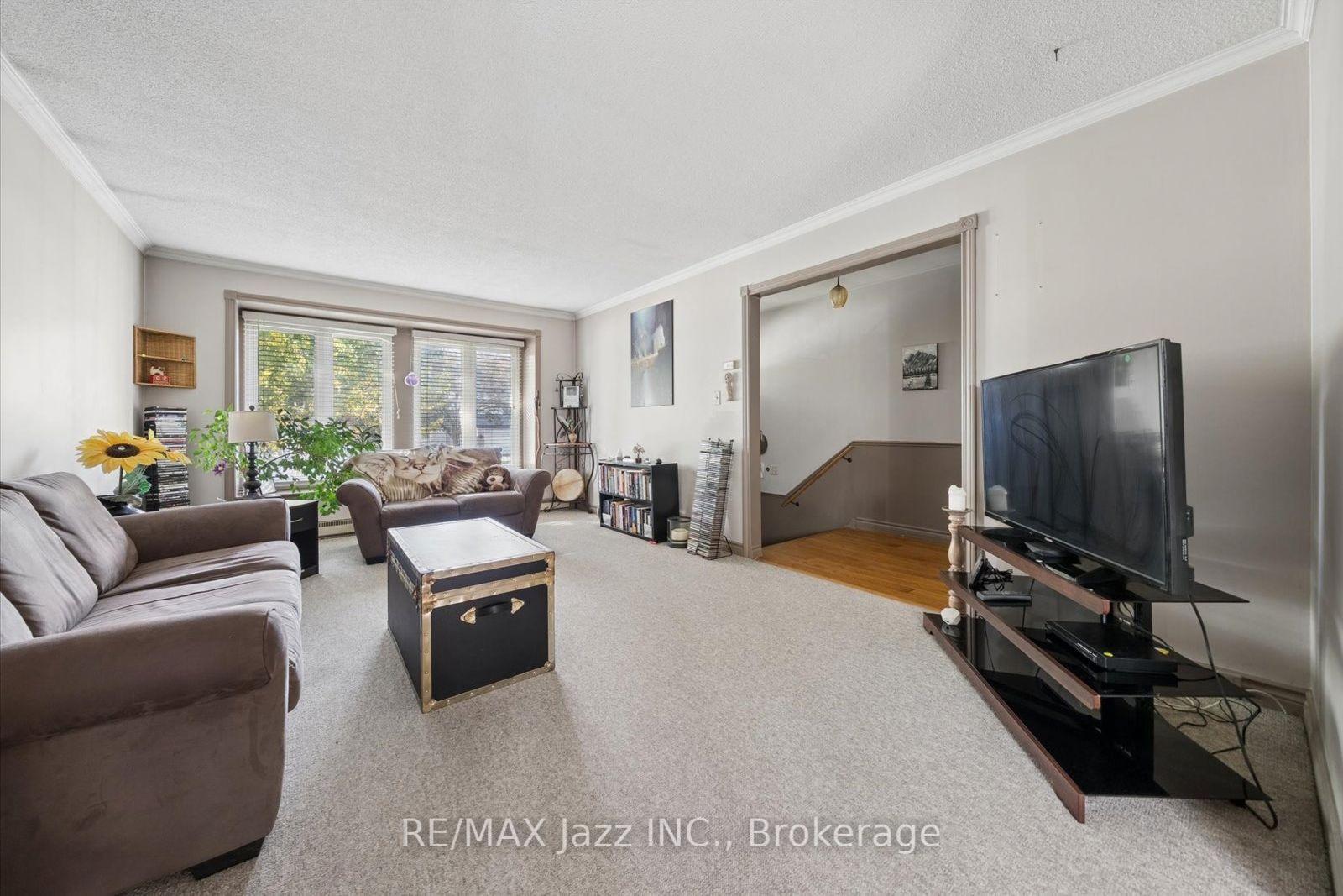 Photo 10 of 210 Murray Drive, Aurora, Aurora Highlands — HOMEH