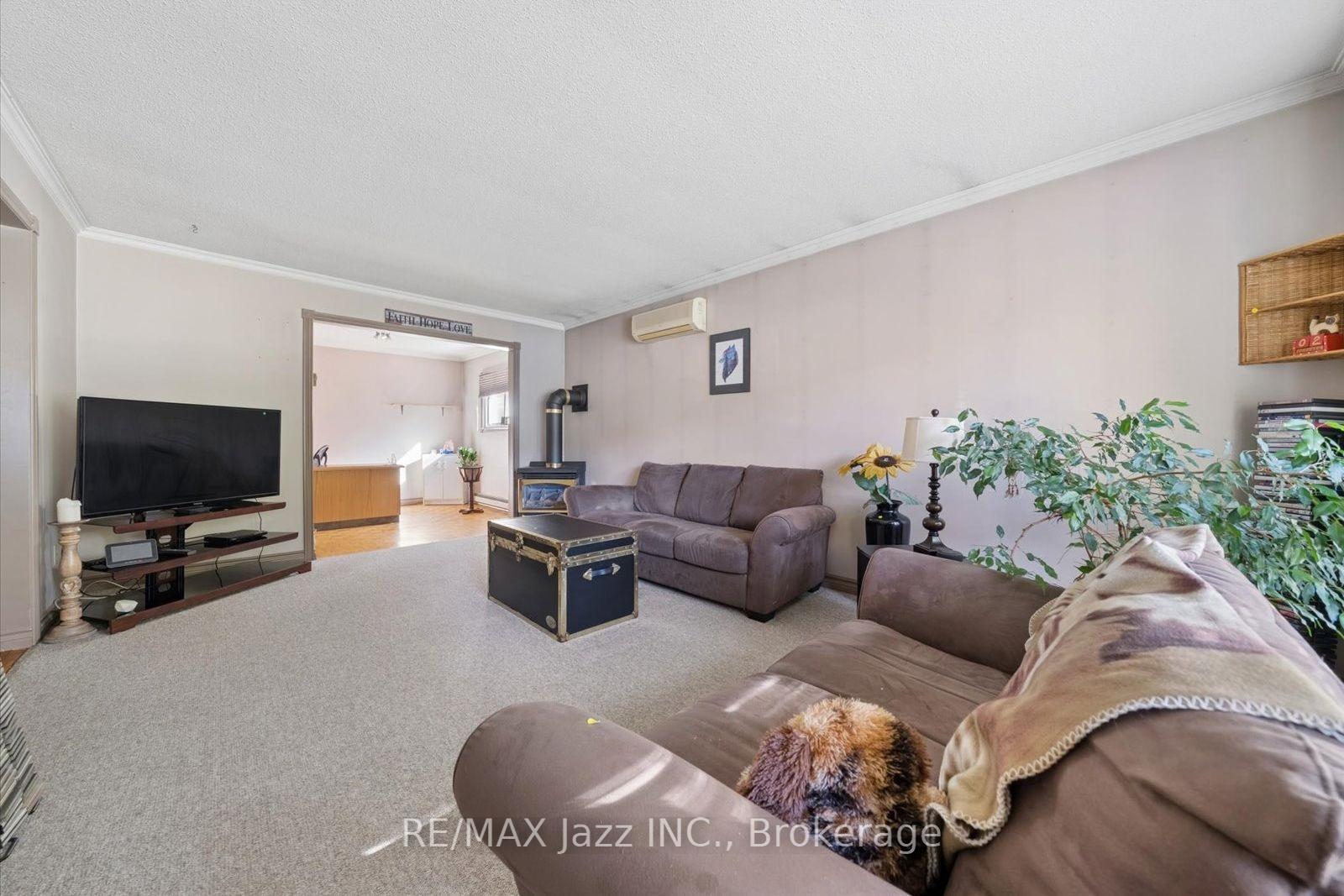 Photo 11 of 210 Murray Drive, Aurora, Aurora Highlands — HOMEH