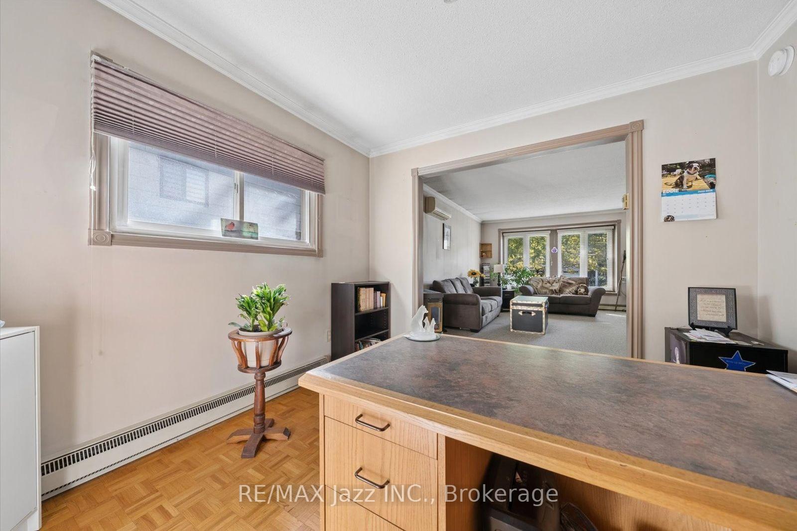 Photo 13 of 210 Murray Drive, Aurora, Aurora Highlands — HOMEH