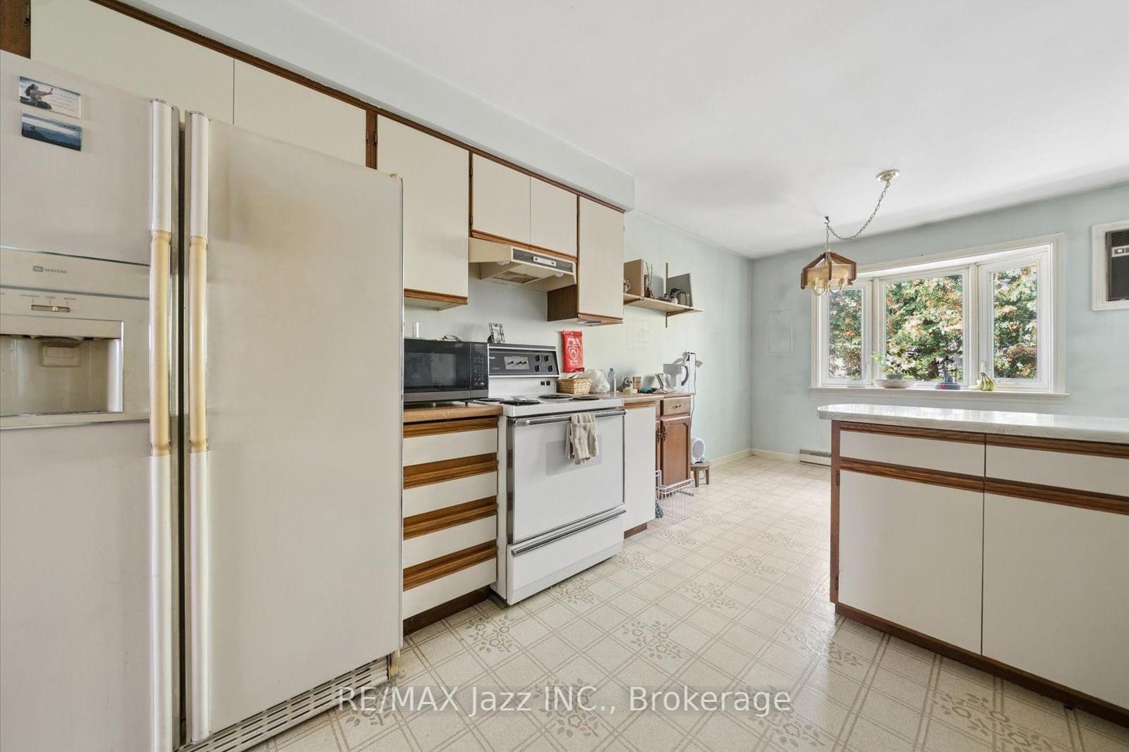 Photo 15 of 210 Murray Drive, Aurora, Aurora Highlands — HOMEH