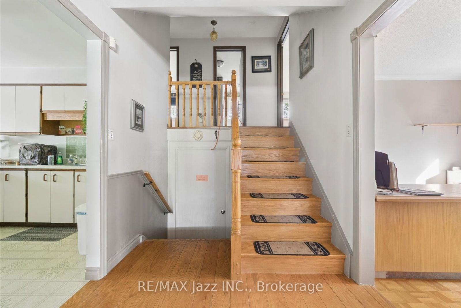 Photo 17 of 210 Murray Drive, Aurora, Aurora Highlands — HOMEH