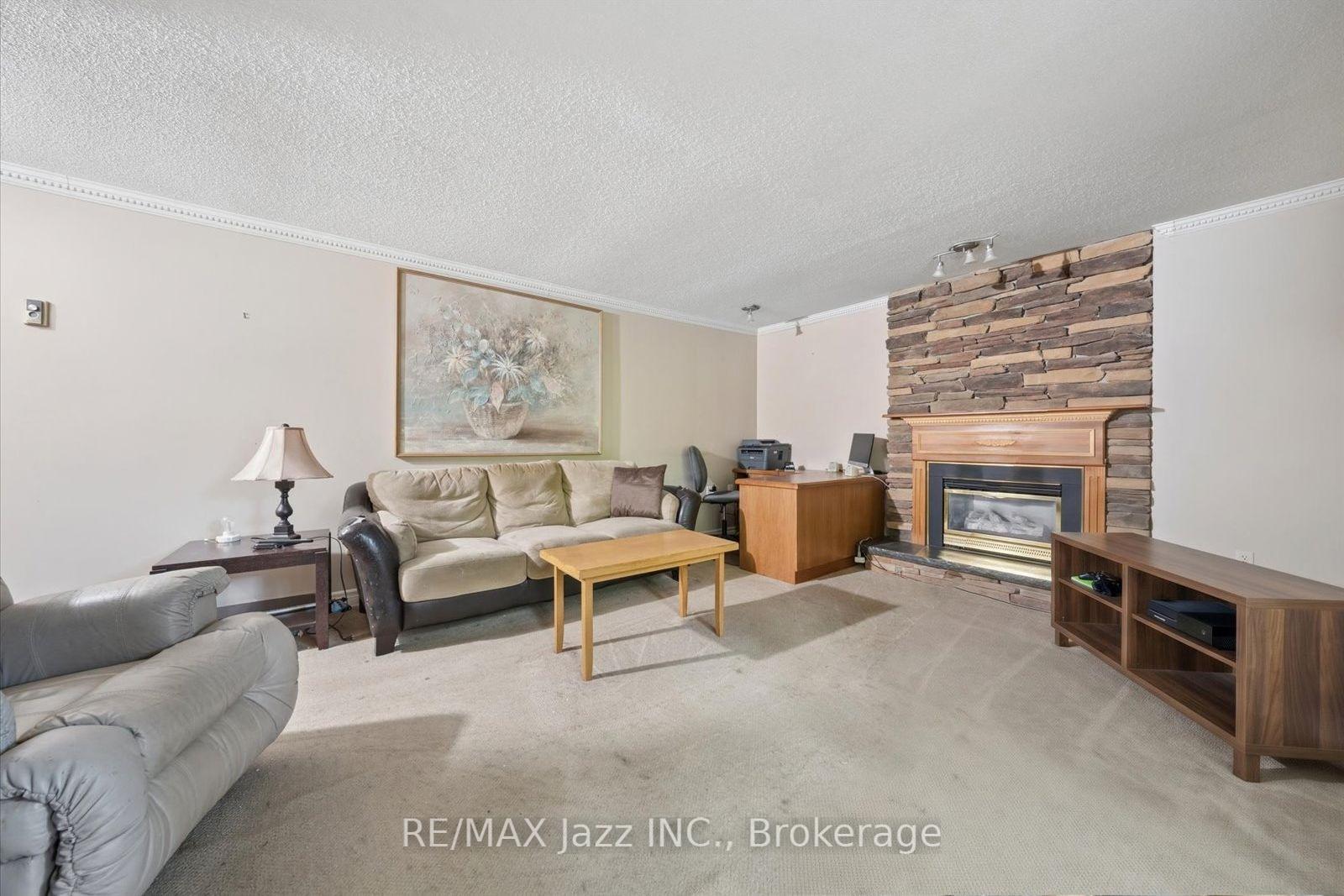 Photo 26 of 210 Murray Drive, Aurora, Aurora Highlands — HOMEH