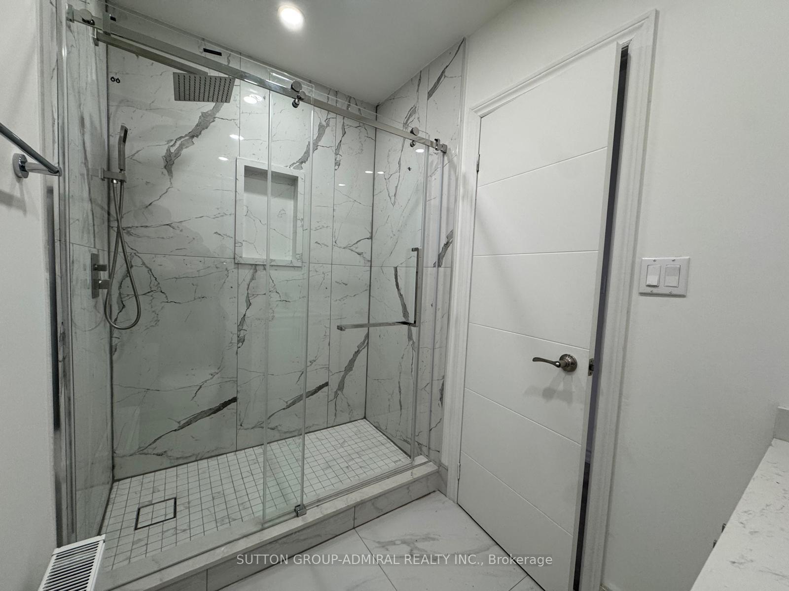 Photo 5 of Unit Upper, 2986A Dufferin Street, North York, Yorkdale-Glen Park — HOMEH