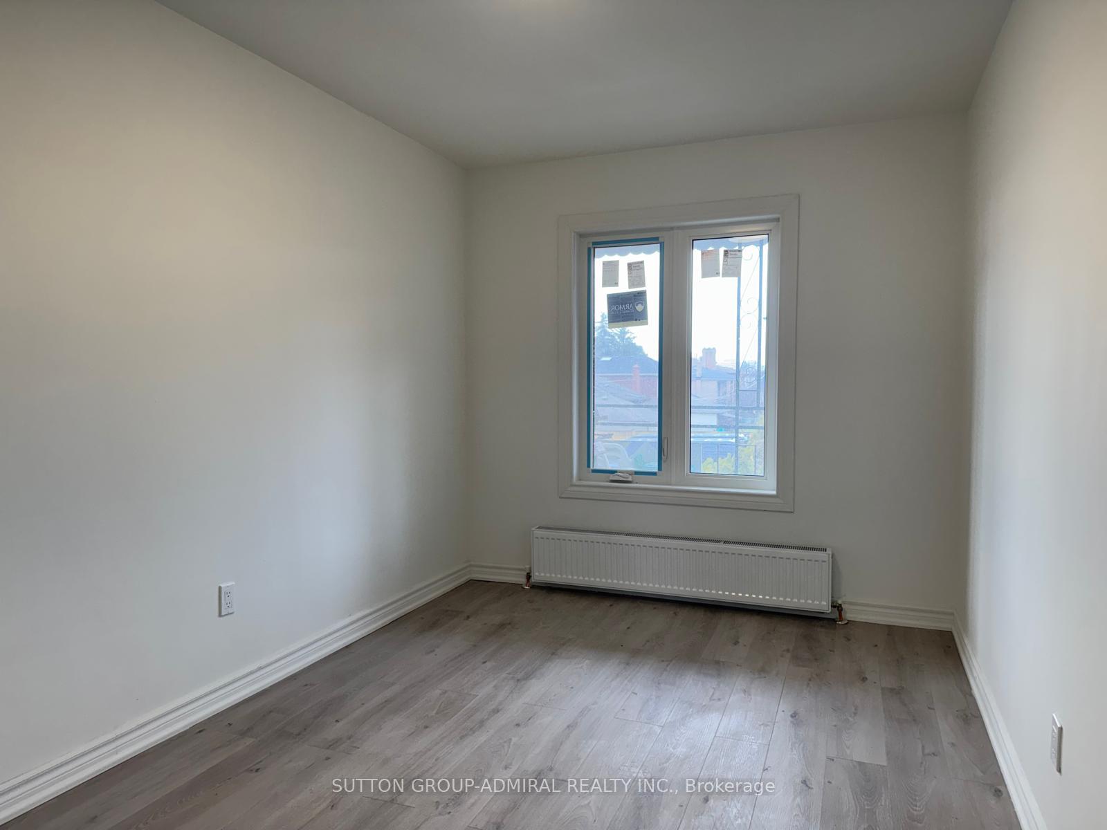 Photo 7 of Unit Upper, 2986A Dufferin Street, North York, Yorkdale-Glen Park — HOMEH