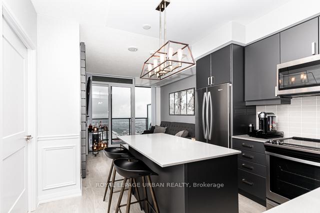 Photo 2 of Unit LPH16, 7895 Jane Street, Vaughan, Concord — HOMEH