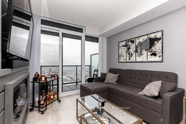 Photo 7 of Unit LPH16, 7895 Jane Street, Vaughan, Concord — HOMEH