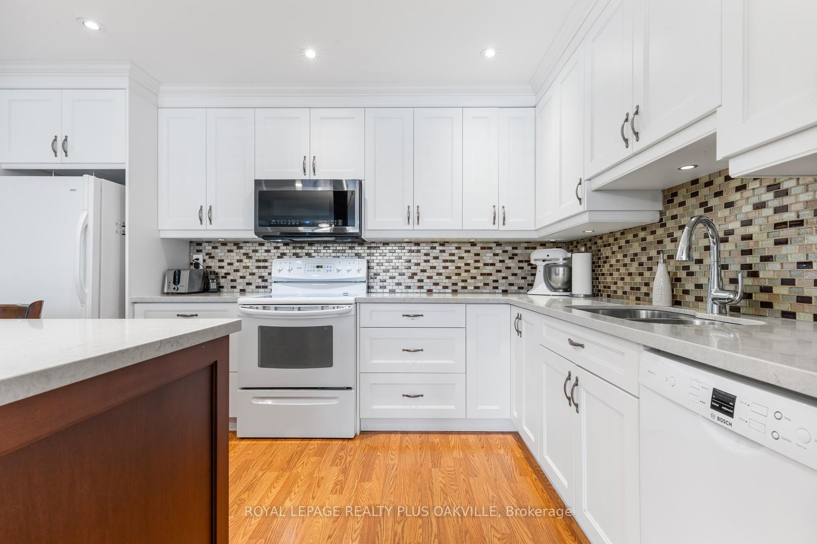 Photo 7 of Unit 102, 2175 Marine Drive, Oakville, Bronte — HOMEH