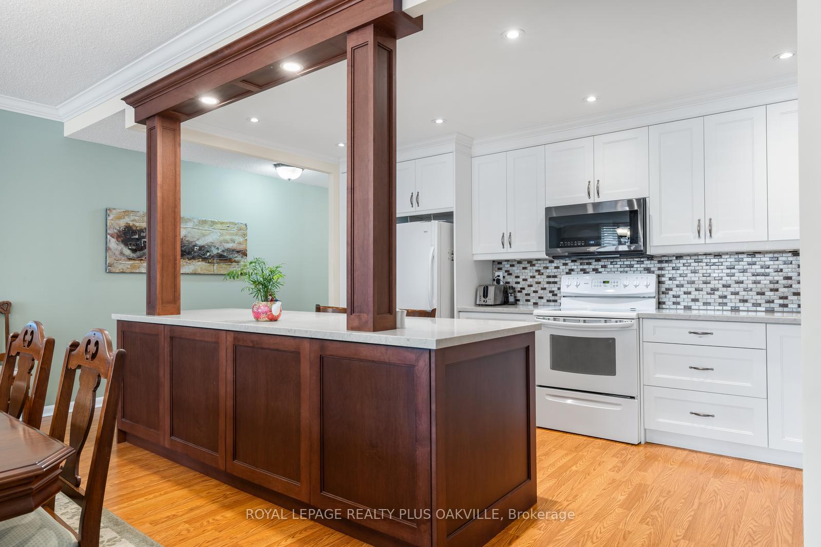 Photo 8 of Unit 102, 2175 Marine Drive, Oakville, Bronte — HOMEH