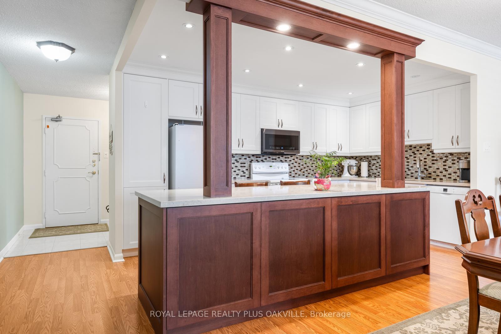 Photo 9 of Unit 102, 2175 Marine Drive, Oakville, Bronte — HOMEH