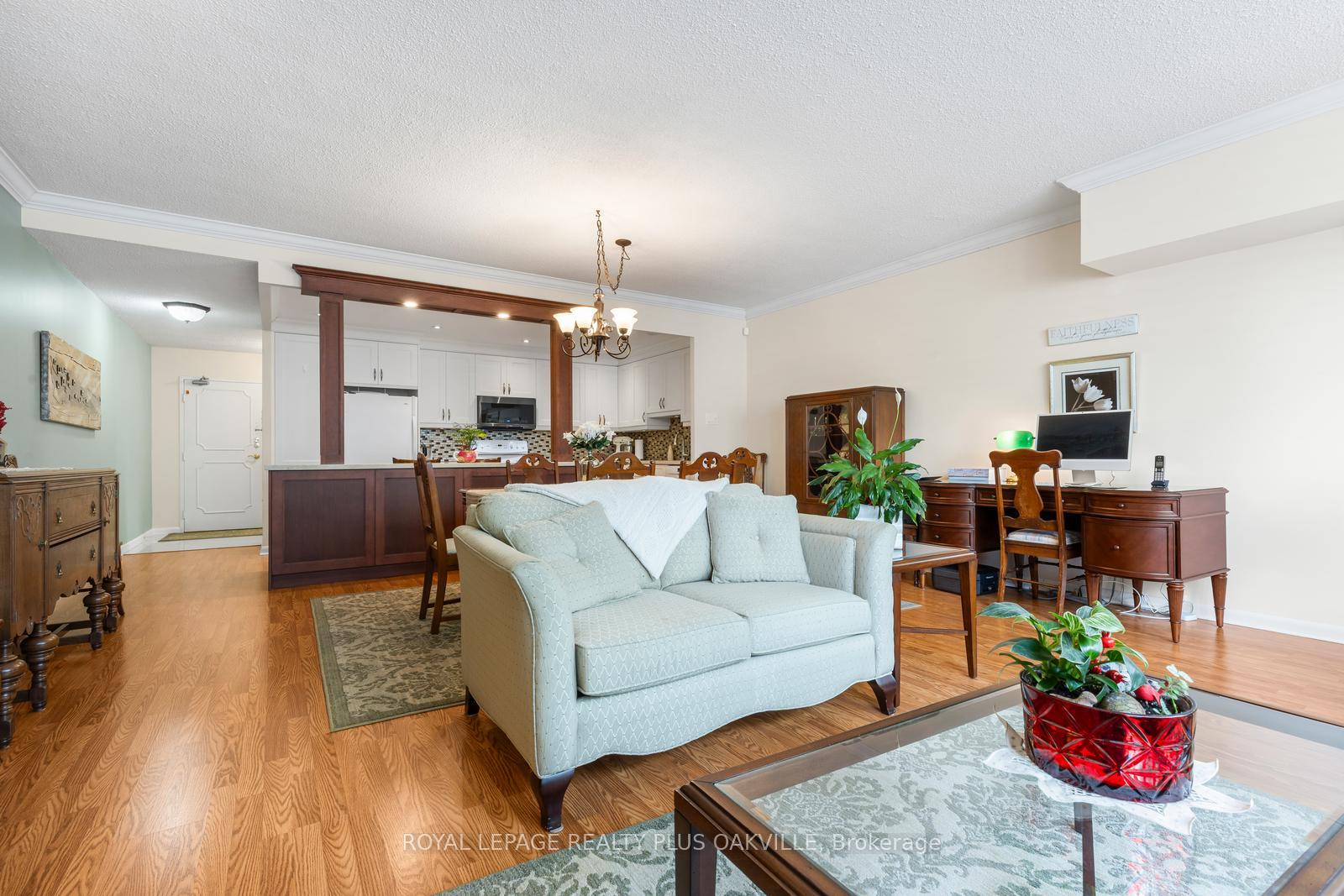 Photo 14 of Unit 102, 2175 Marine Drive, Oakville, Bronte — HOMEH