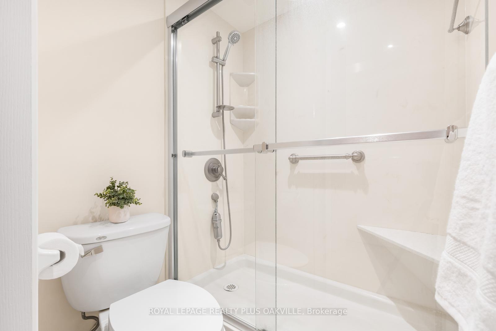 Photo 19 of Unit 102, 2175 Marine Drive, Oakville, Bronte — HOMEH